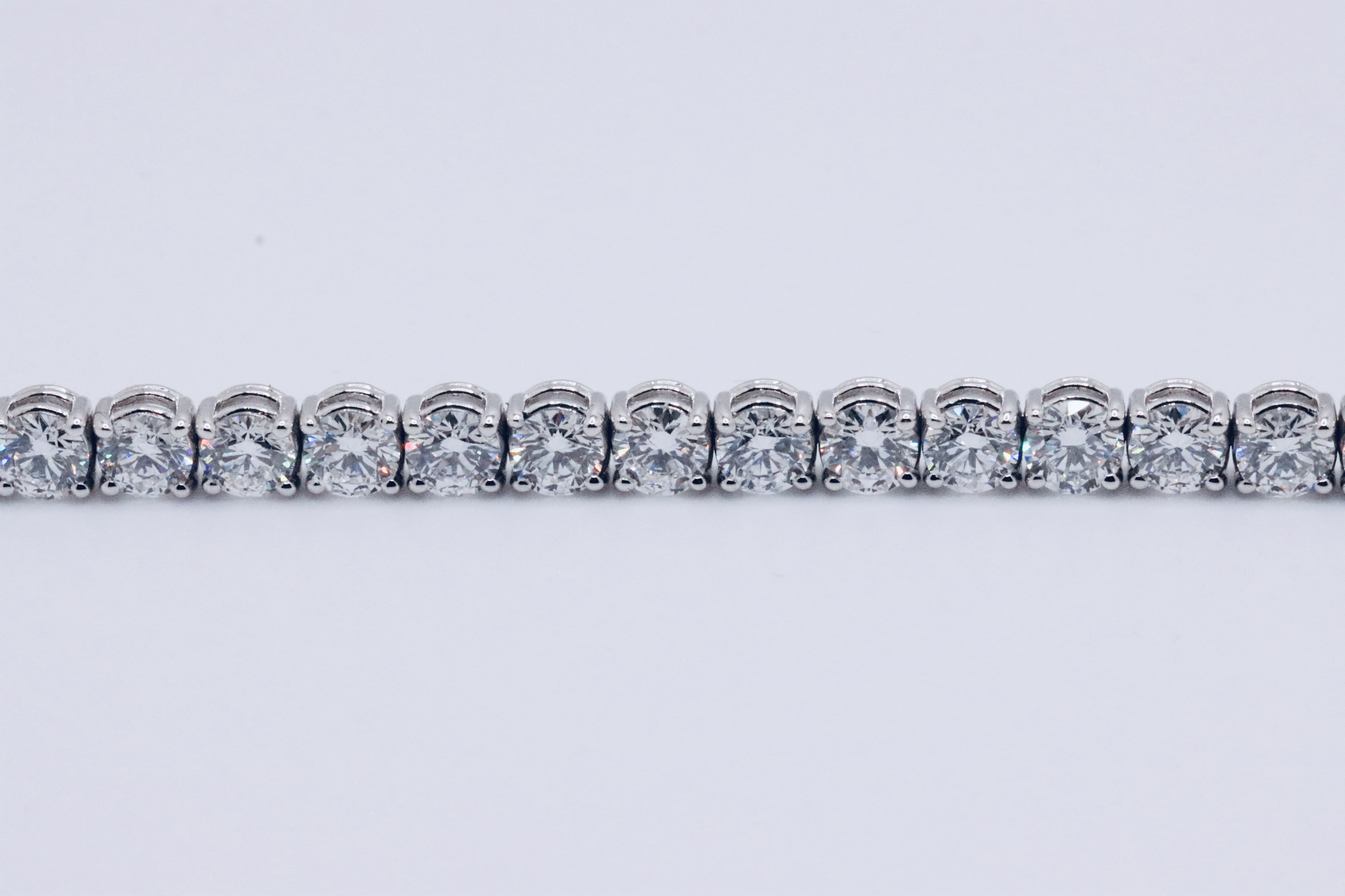 Round Brilliant Cut 14 Carat Diamond Tennis Bracelet D Colour VVS Clarity - 18Kt White Gold - IGI - Image 9 of 12