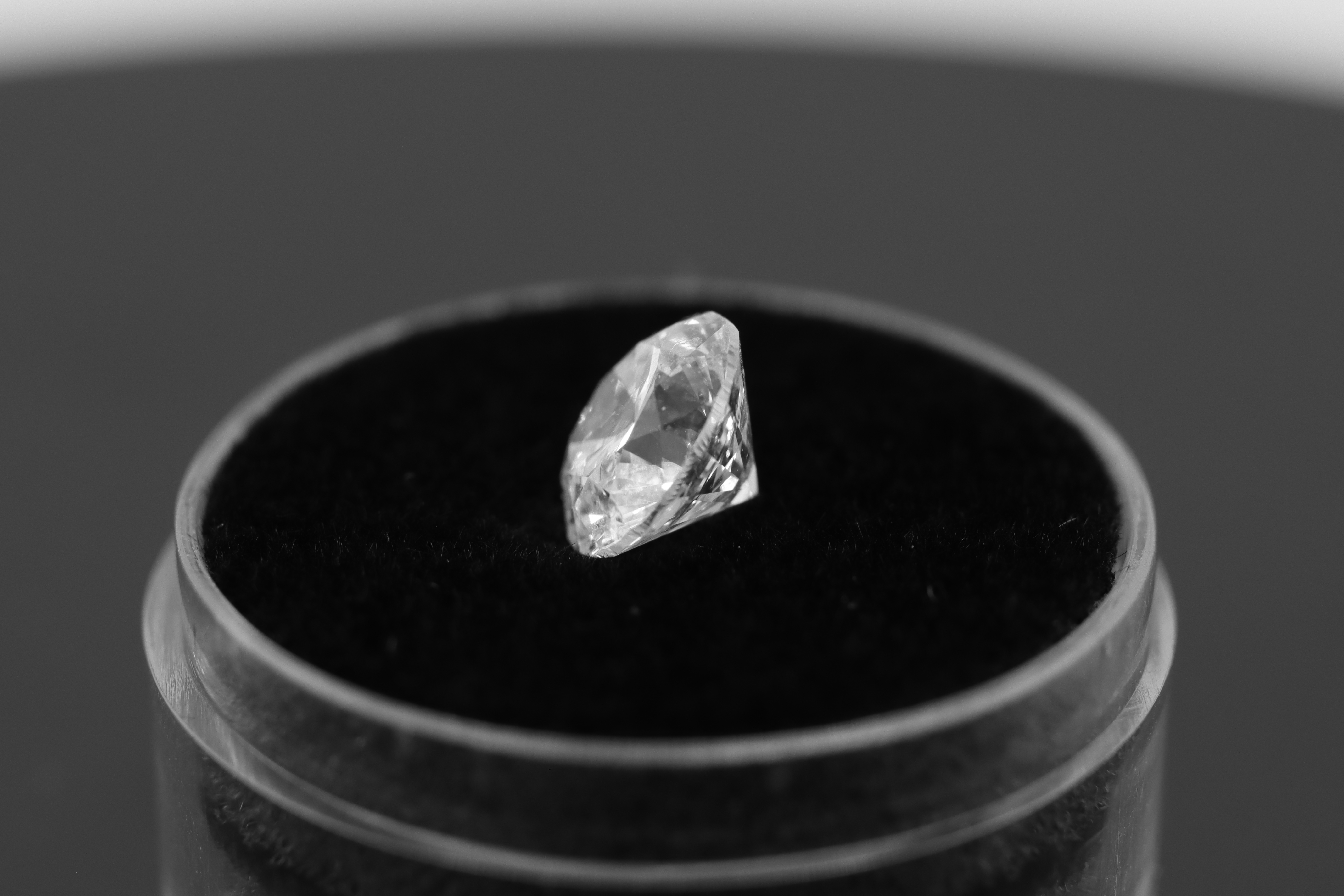 Single - Round Brilliant Cut Natural Diamond 2.00 Carat Colour D Clarity VS2 - AGI Cert DL190531057 - Image 3 of 13