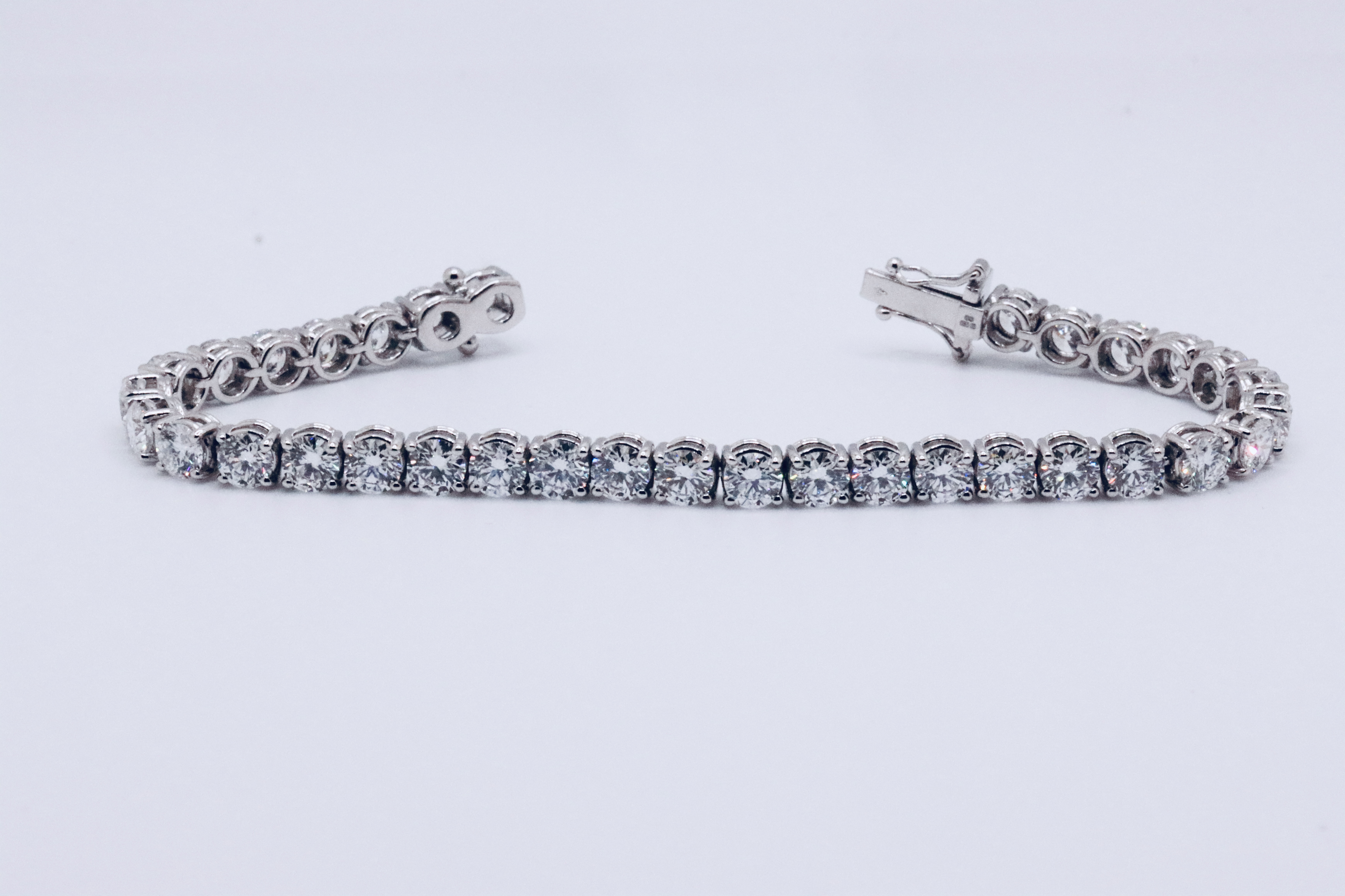 Round Brilliant Cut 14 Carat Diamond Tennis Bracelet D Colour VVS Clarity - 18Kt White Gold - IGI - Image 11 of 12