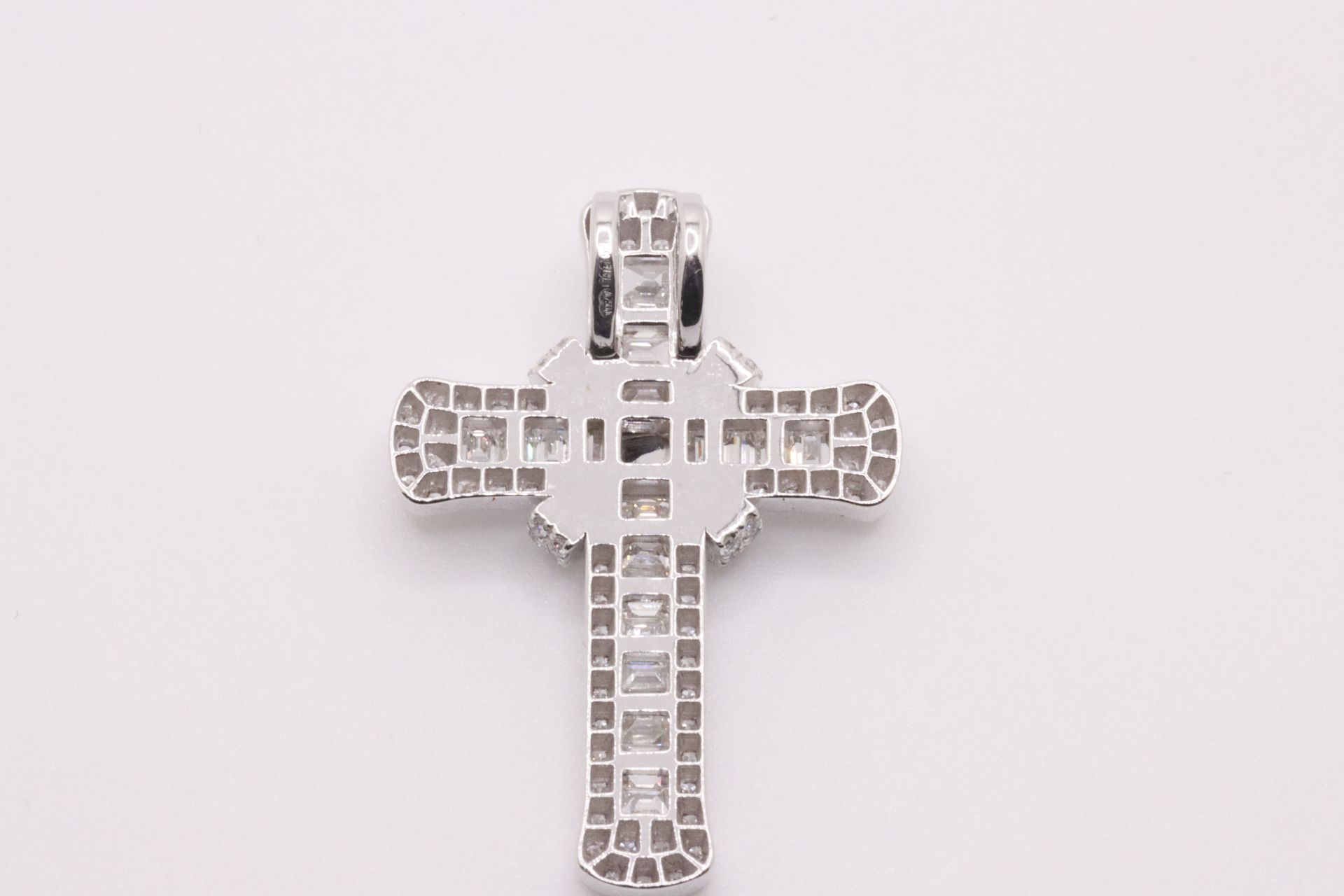 Round Brilliant Cut & baguette Cut Natural Diamond 18kt White gold Cross Pendant VVS- F-G 2.10 Carat - Image 10 of 21