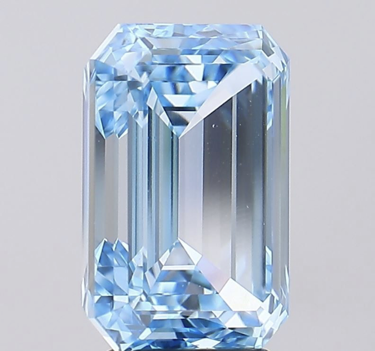 Emerald Cut Diamond Fancy Blue Colour VS2 Clarity 5.42 Carat EX EX - LG576360500 - IGI - Image 7 of 9