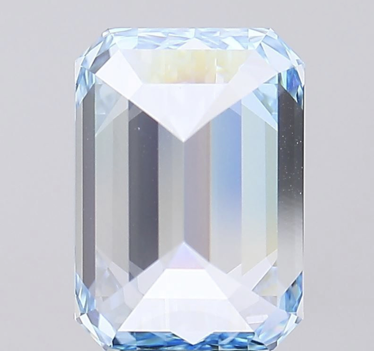 Emerald Cut Diamond Fancy Blue Colour VS2 Clarity 5.42 Carat EX EX - LG576360500 - IGI - Image 5 of 9