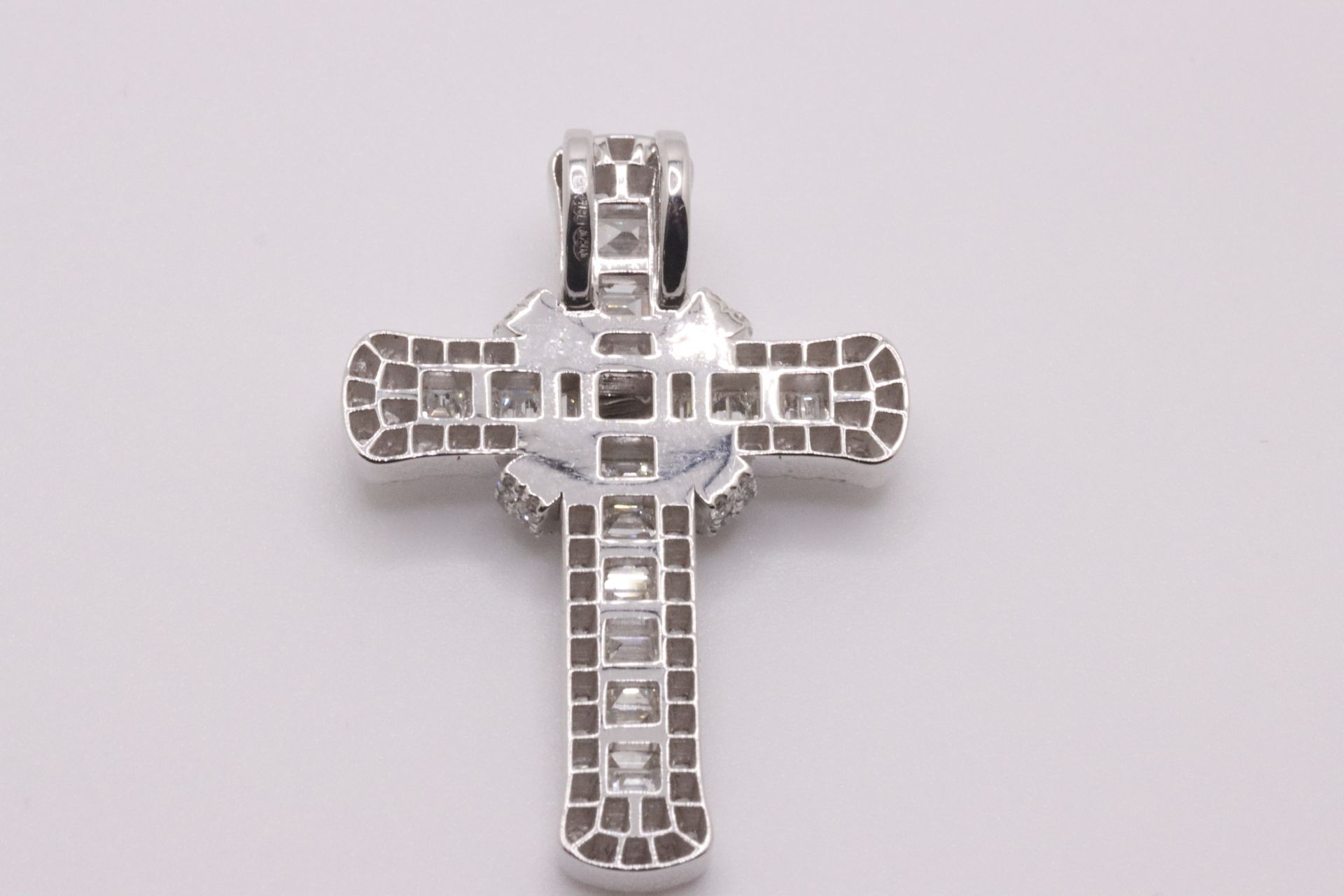 Round Brilliant Cut & baguette Cut Natural Diamond 18kt White gold Cross Pendant VVS- F-G 2.10 Carat - Image 9 of 21