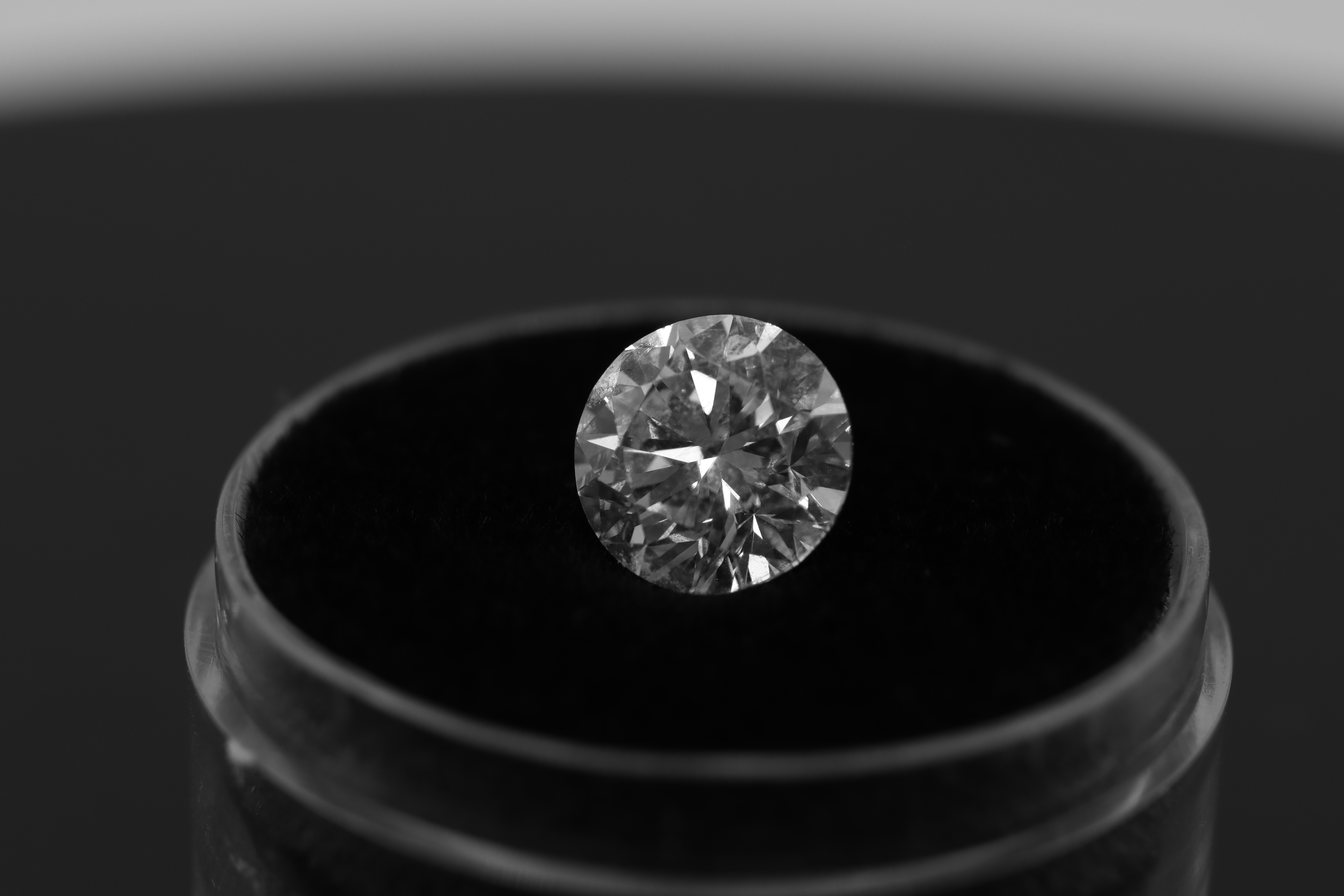 Single - Round Brilliant Cut Natural Diamond 2.00 Carat Colour D Clarity VS2 - AGI Cert DL190531057 - Image 10 of 13