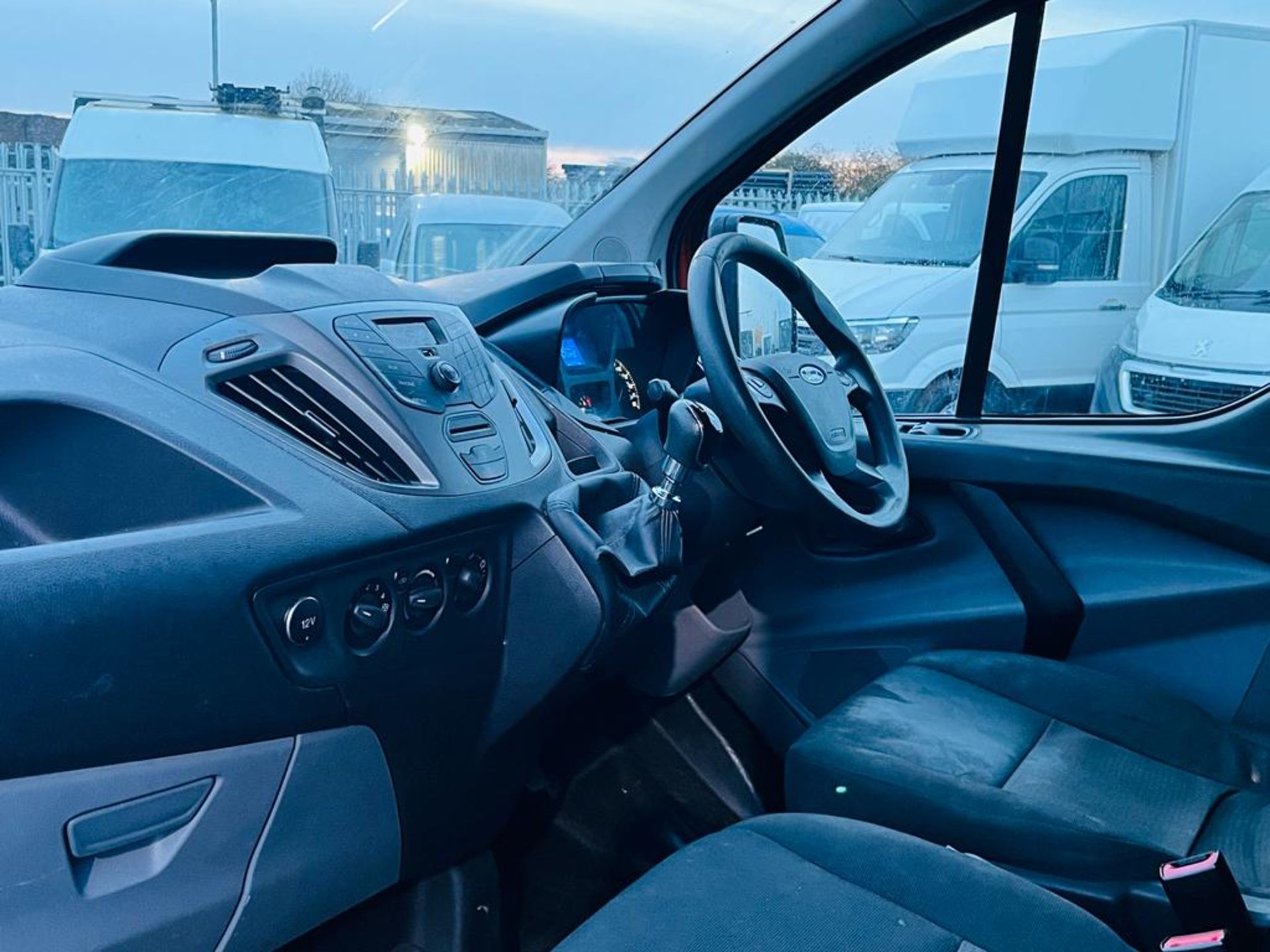 Ford Transit Custom 2.2 TDCI 100 290 LWB H3 2015 '65 Reg' Panel Van - Van Vault - Image 27 of 30