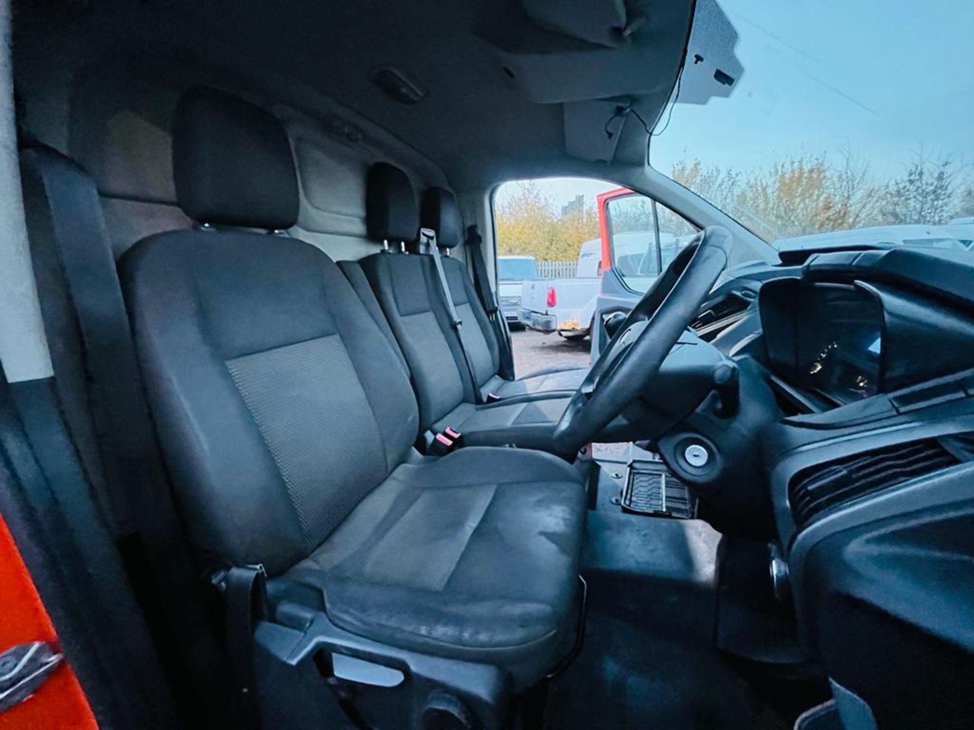 Ford Transit Custom 2.2 TDCI 100 290 LWB H3 2015 '65 Reg' Panel Van - Van Vault - Image 19 of 30