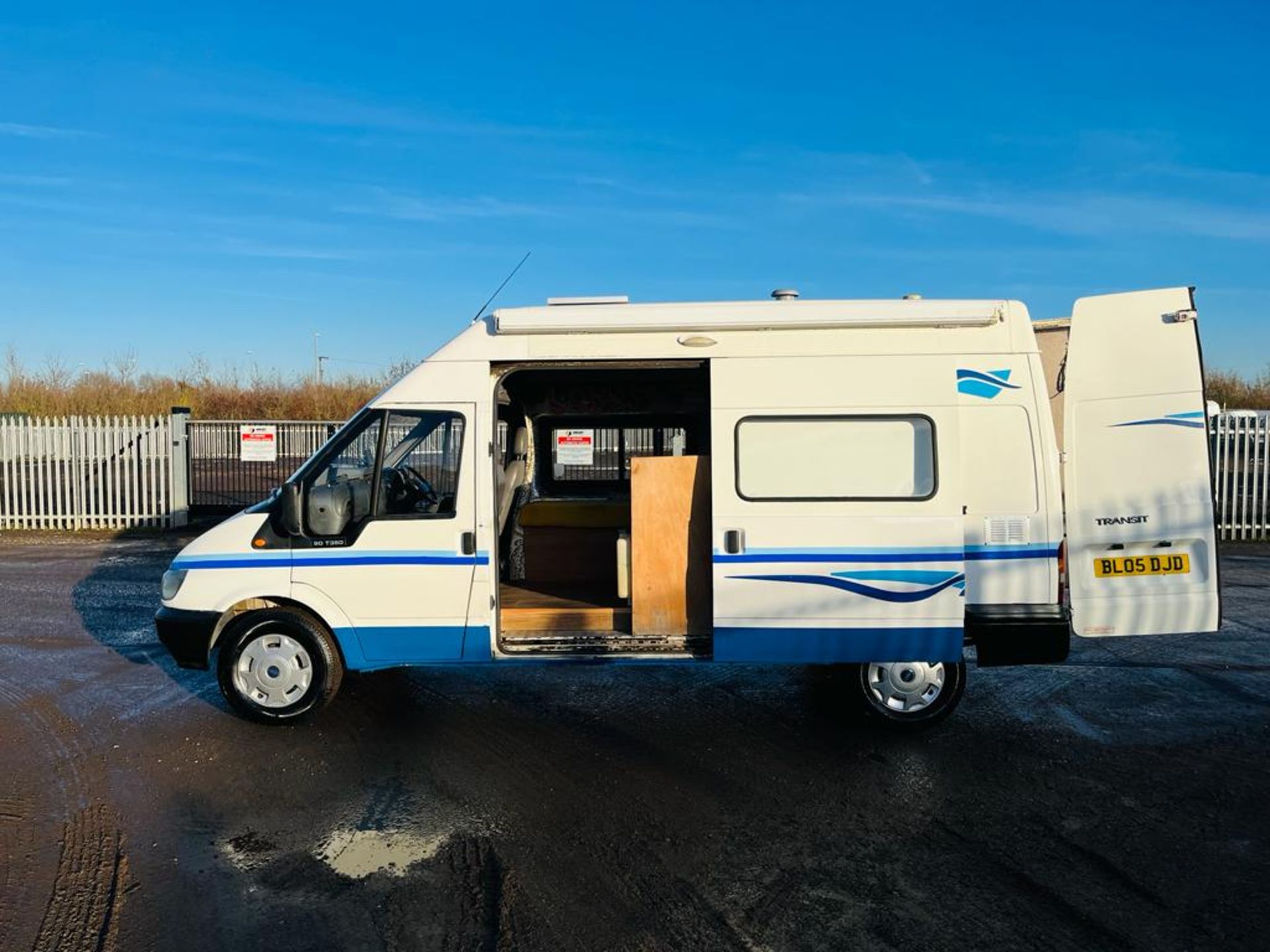 ** ON SALE ** Ford Transit 2.0 TDI L3 H3 Camper 2005 '05 Reg' Long Wheel base - Rear Bed - Image 5 of 30