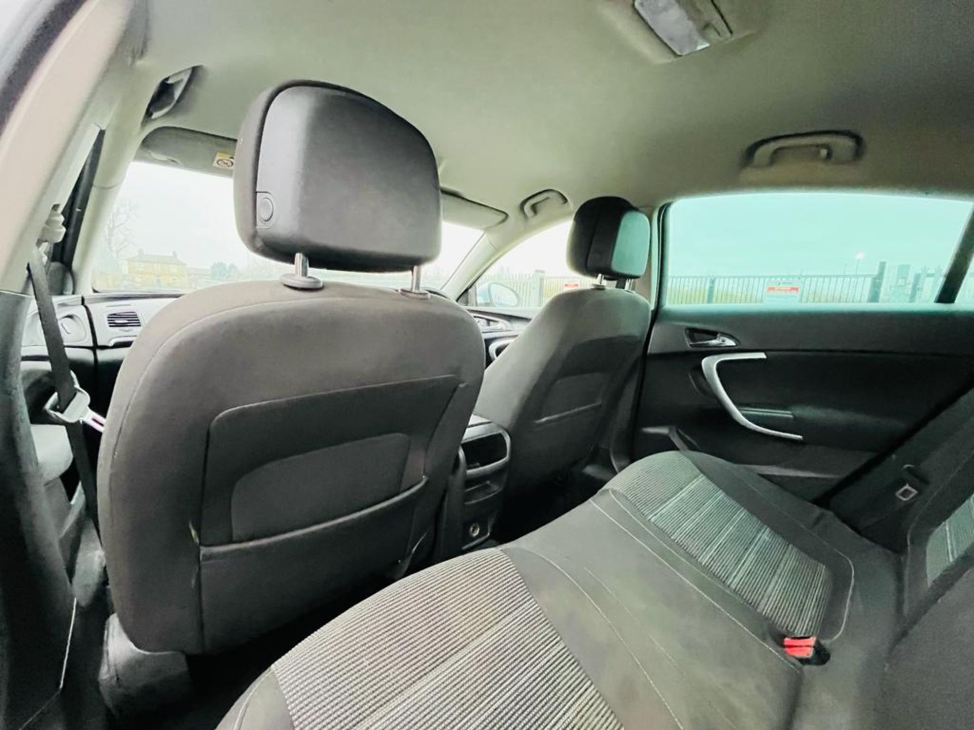** ON SALE ** Vauxhall Insignia 1.8 VVT 140 SRI 2015 '15 Reg' A/C - ULEZ Compliant - Image 29 of 33