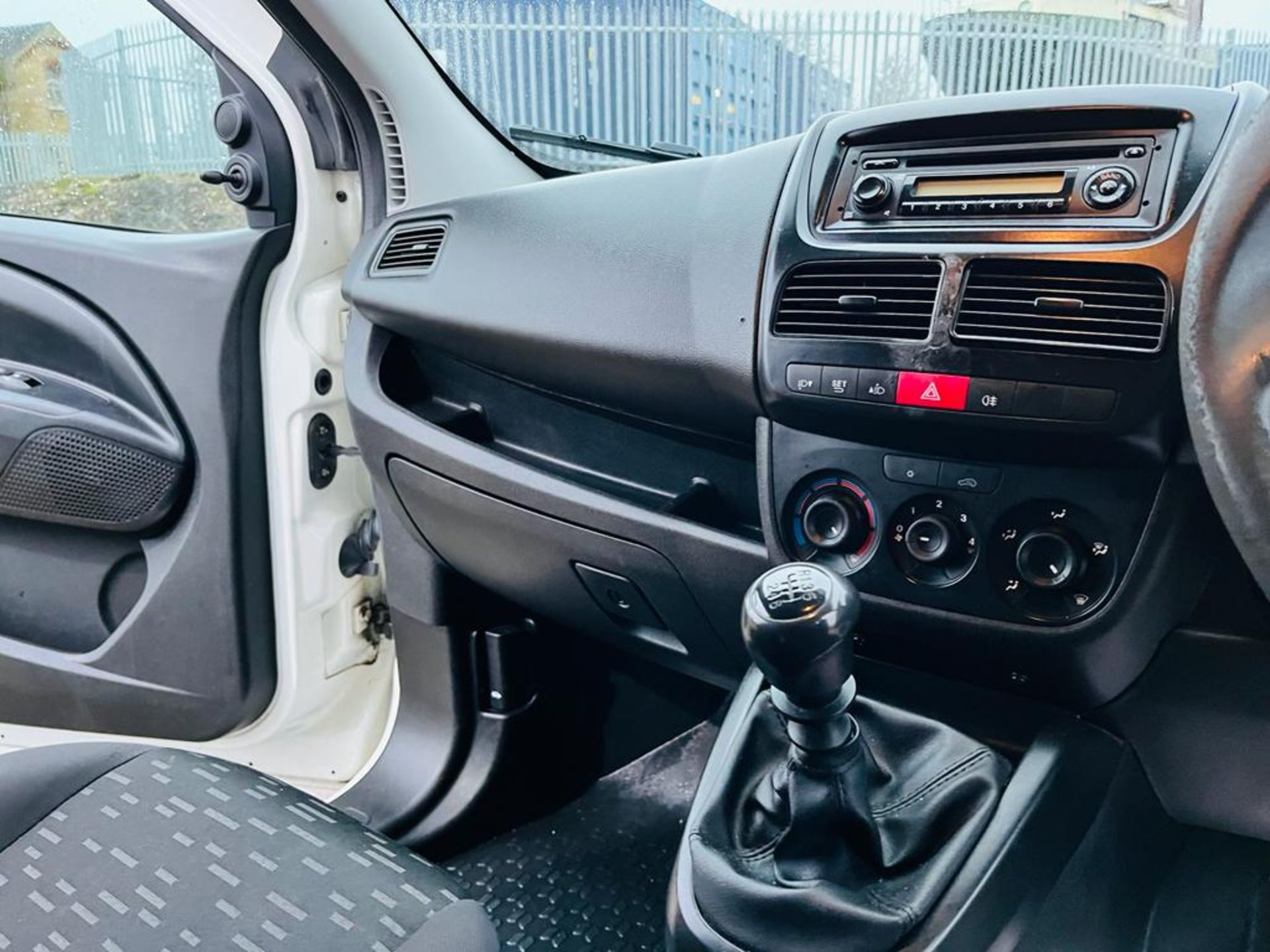 ** ON SALE ** Vauxhall Combo 1.6 CDTI 105 2300 LWB 2015 '65 Reg' - Panel Van - A/C - Image 29 of 31