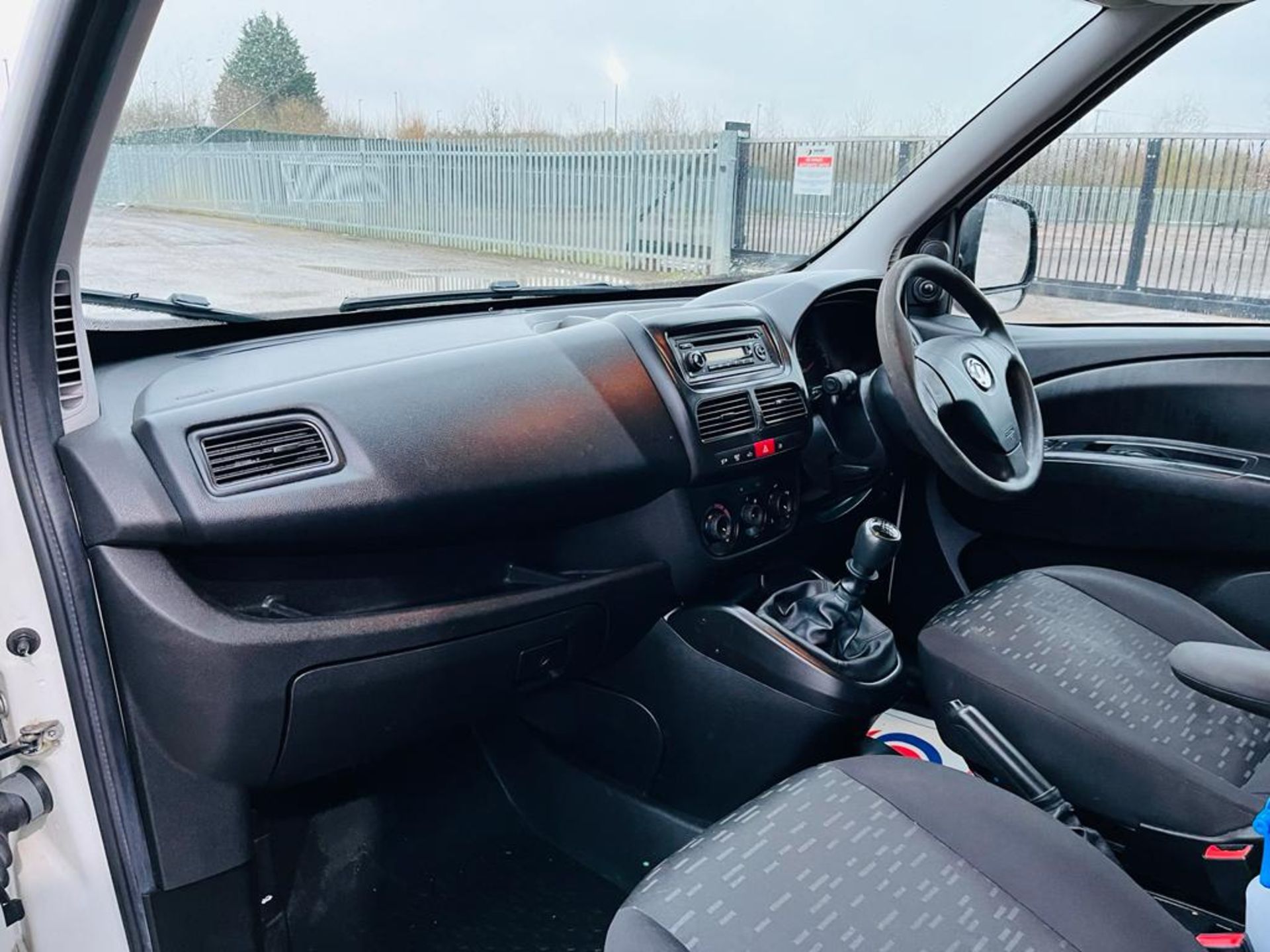 ** ON SALE ** Vauxhall Combo 1.6 CDTI 105 2300 LWB 2015 '65 Reg' - Panel Van - A/C - Image 28 of 31