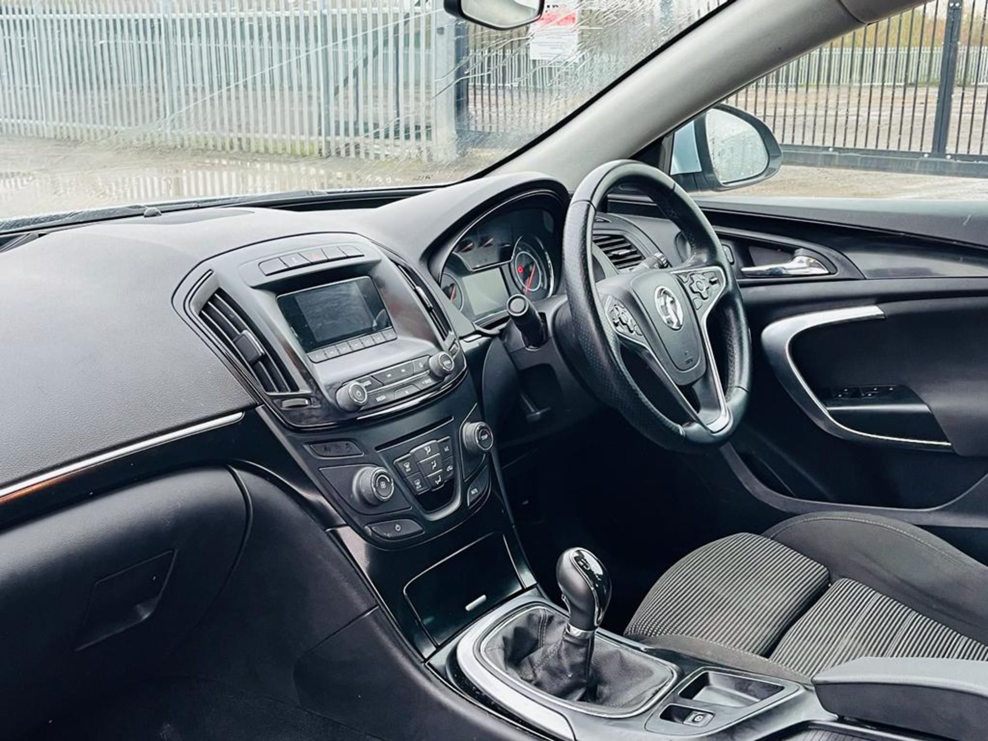 ** ON SALE ** Vauxhall Insignia 1.8 VVT 140 SRI 2015 '15 Reg' A/C - ULEZ Compliant - Image 19 of 33