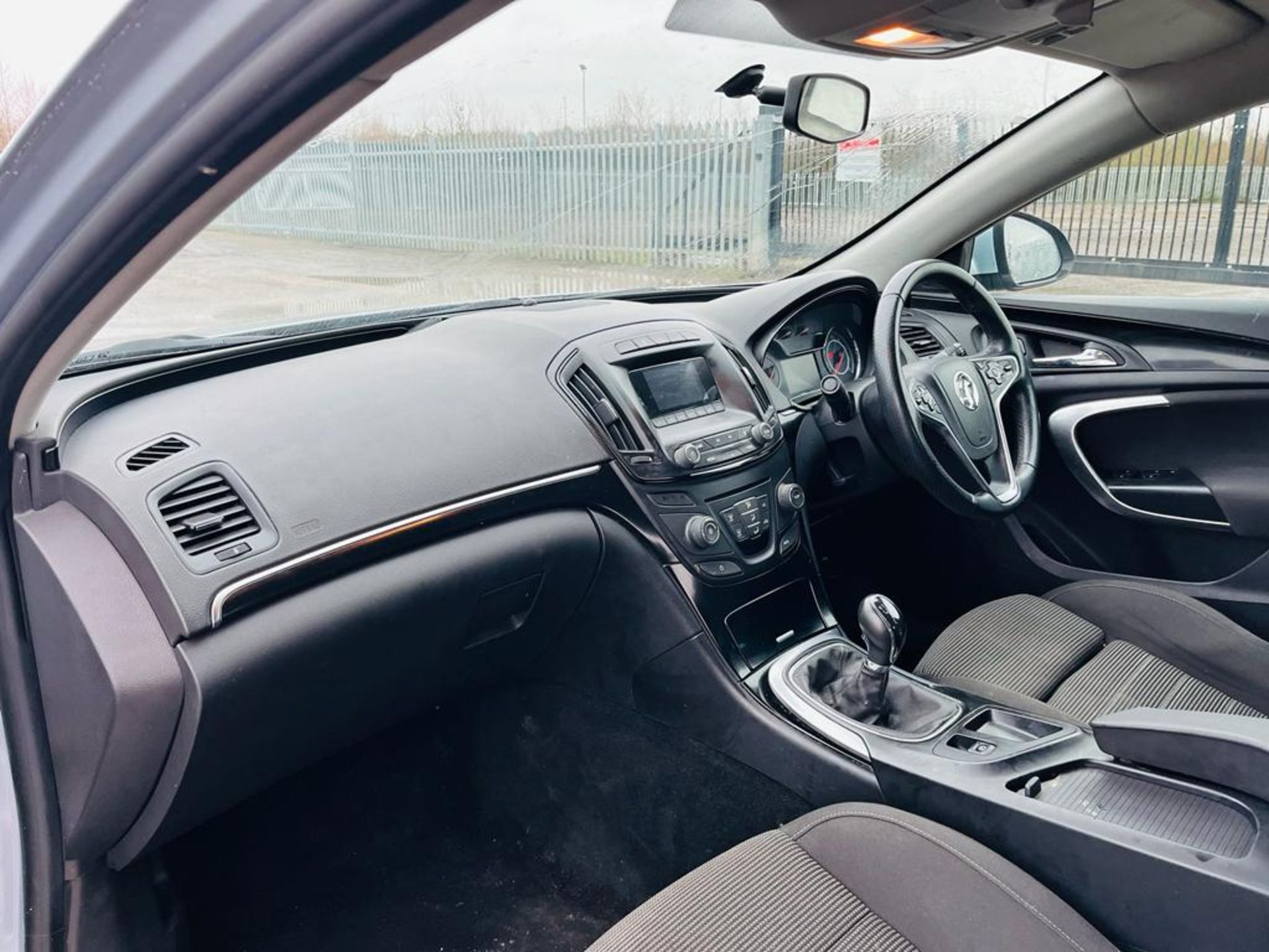 ** ON SALE ** Vauxhall Insignia 1.8 VVT 140 SRI 2015 '15 Reg' A/C - ULEZ Compliant - Image 20 of 33