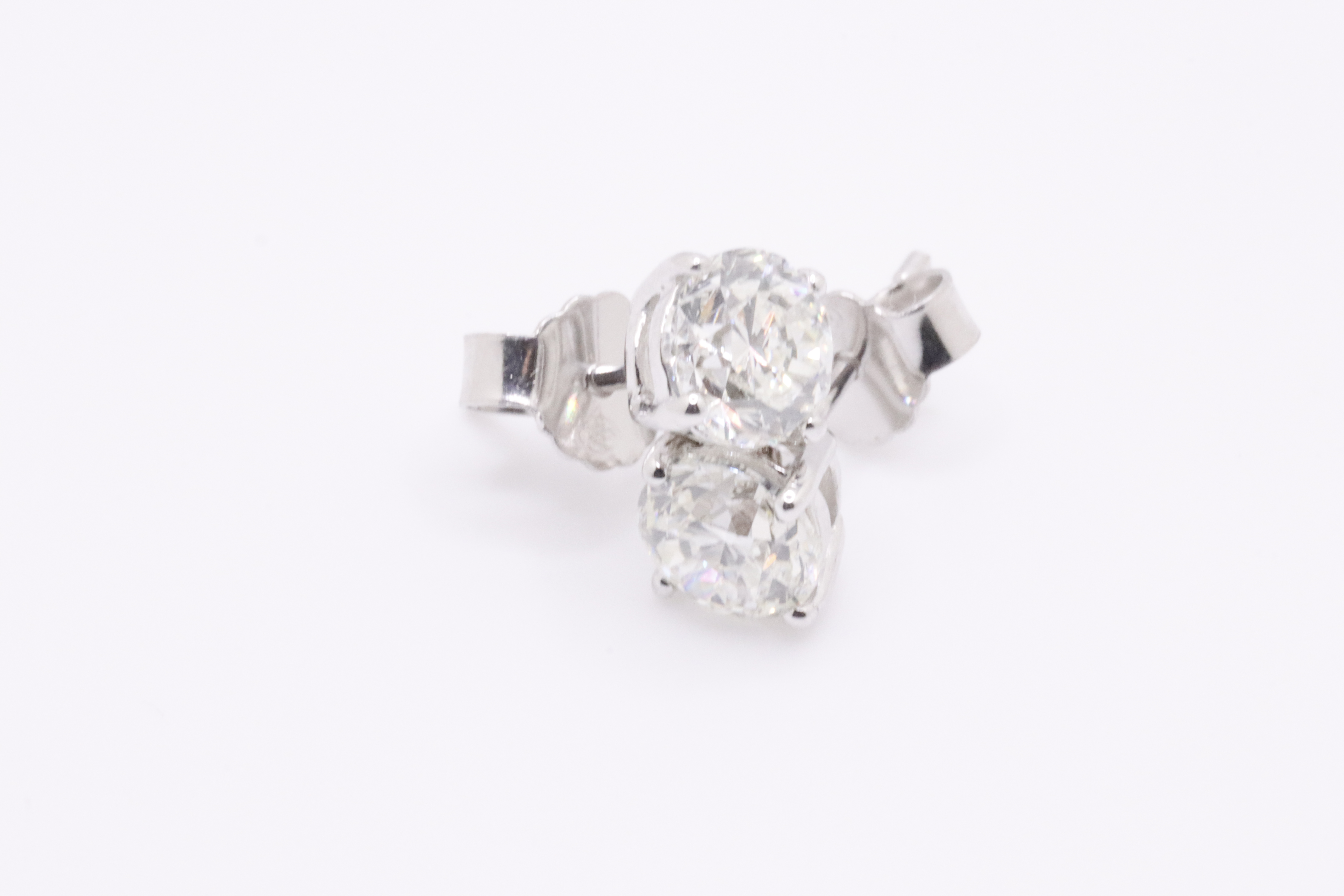 Round Brilliant Cut 2.00 Carat Natural Diamond Earrings 18kt White Gold - H Colour VVS2 Clarity- IGI - Image 6 of 16