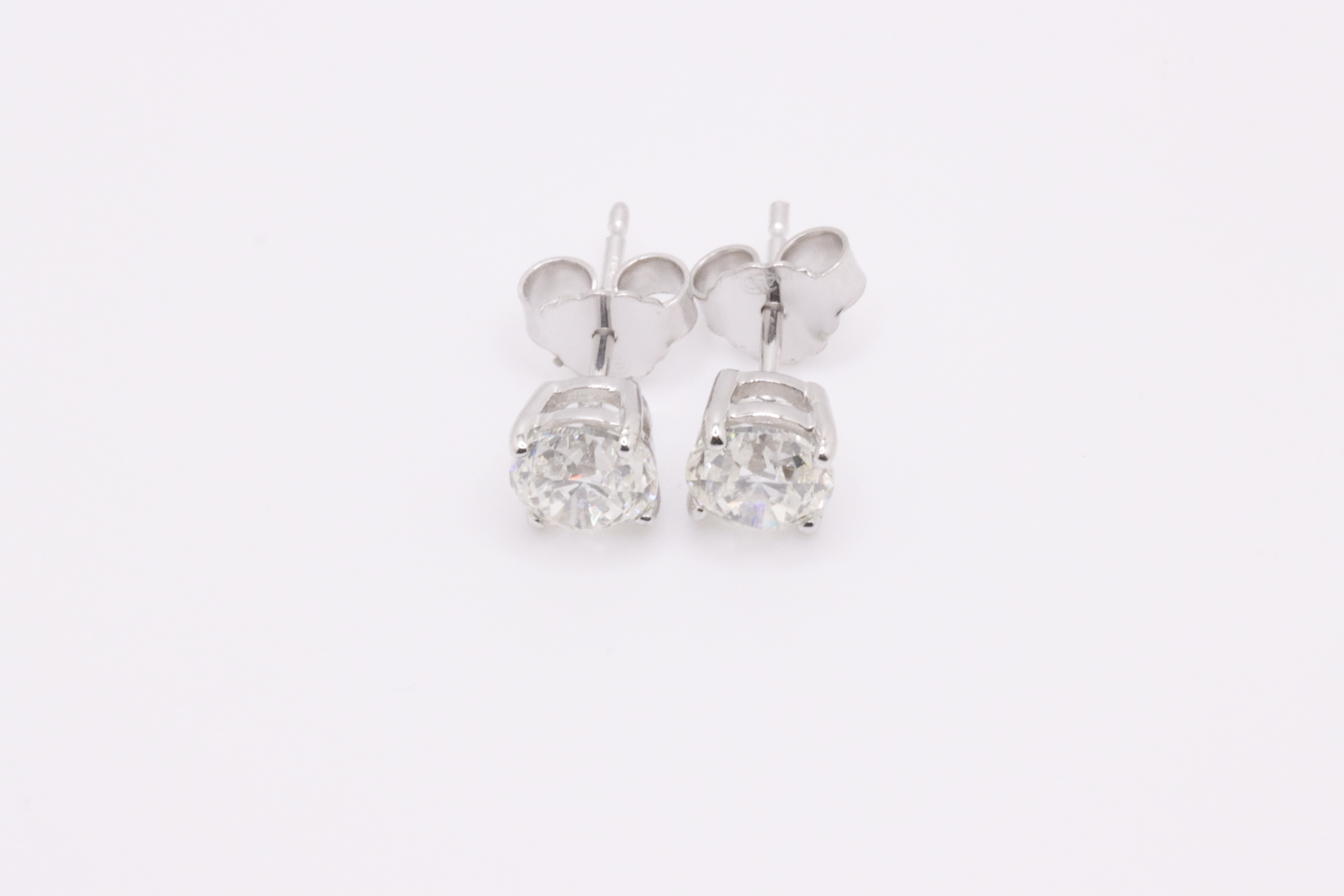 Round Brilliant Cut 2.00 Carat Natural Diamond Earrings 18kt White Gold - H Colour VVS2 Clarity- IGI - Image 5 of 16