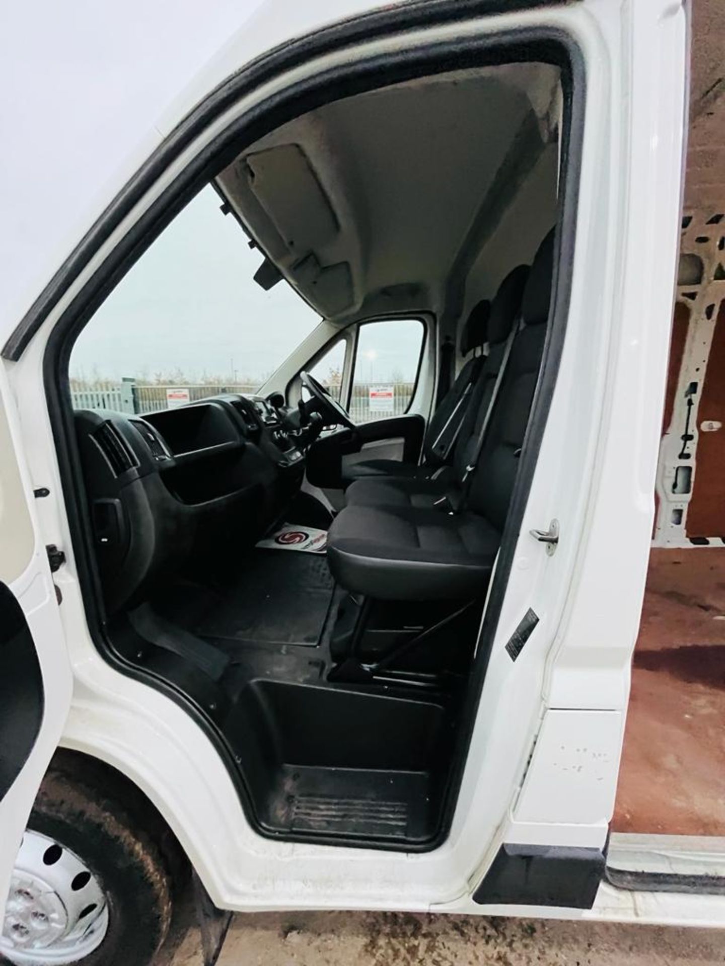 ** ON SALE ** Peugeot Boxer 2.2 BlueHDI 140 L3 H2 Professional 335 2019 '69 Reg' Sat Nav - A/C - Image 23 of 28