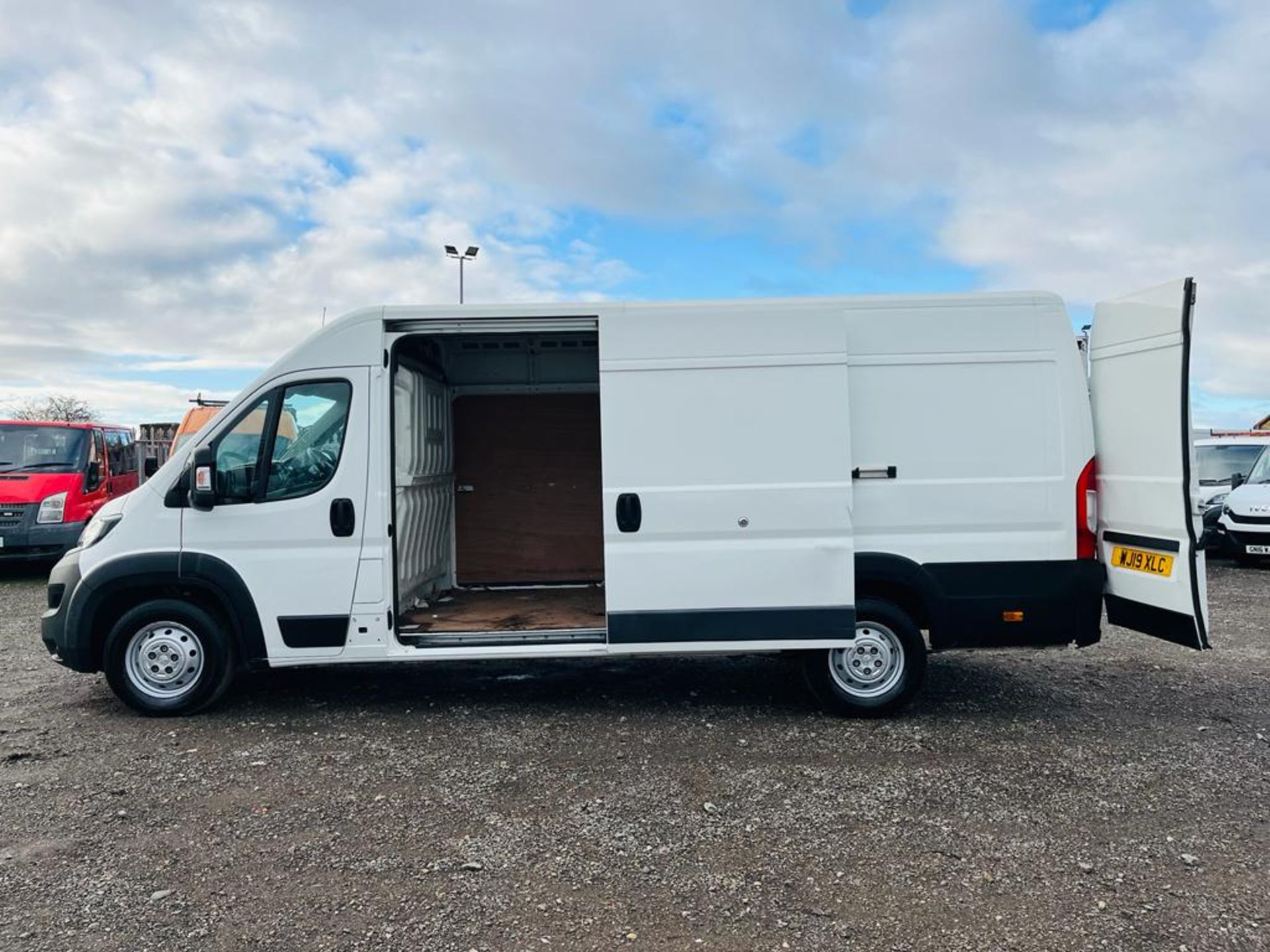 ** ON SALE ** Peugeot Boxer 2.0 BlueHDI 130 L4 H2 Professional 2019 '19 Reg' Sat Nav - A/C - Image 5 of 25