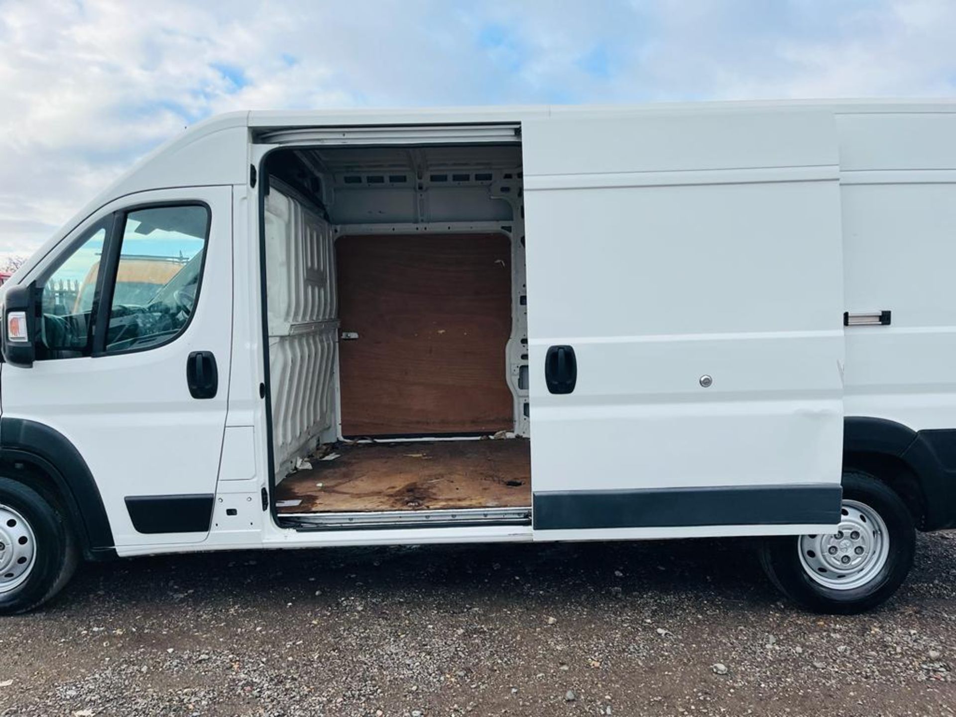 ** ON SALE ** Peugeot Boxer 2.0 BlueHDI 130 L4 H2 Professional 2019 '19 Reg' Sat Nav - A/C - Image 6 of 25