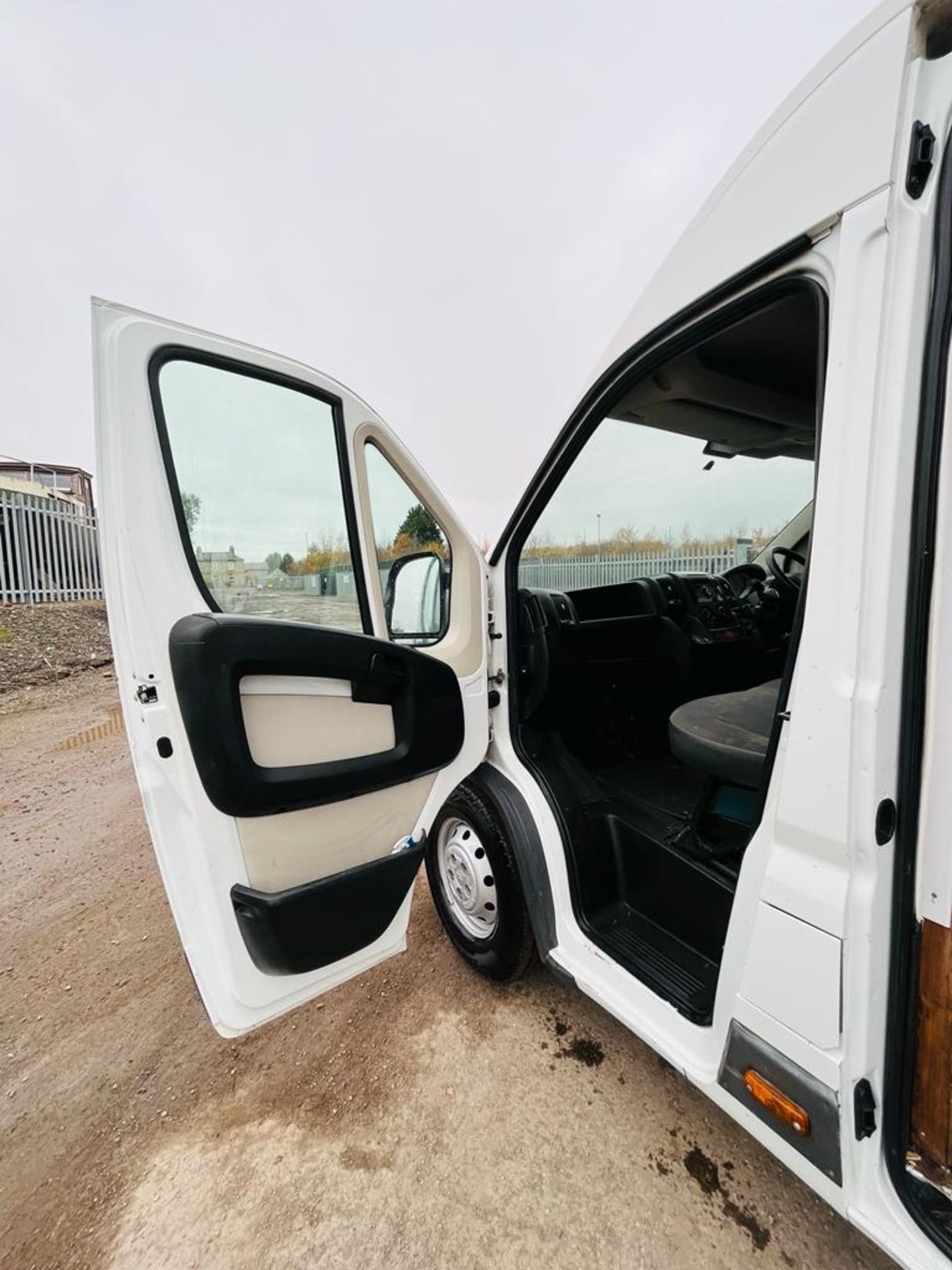 Citroen Relay 2.2 HDI 130 L4 H2 2013 '13 Reg' Glass Side Rack - Roof Rack - Image 22 of 28