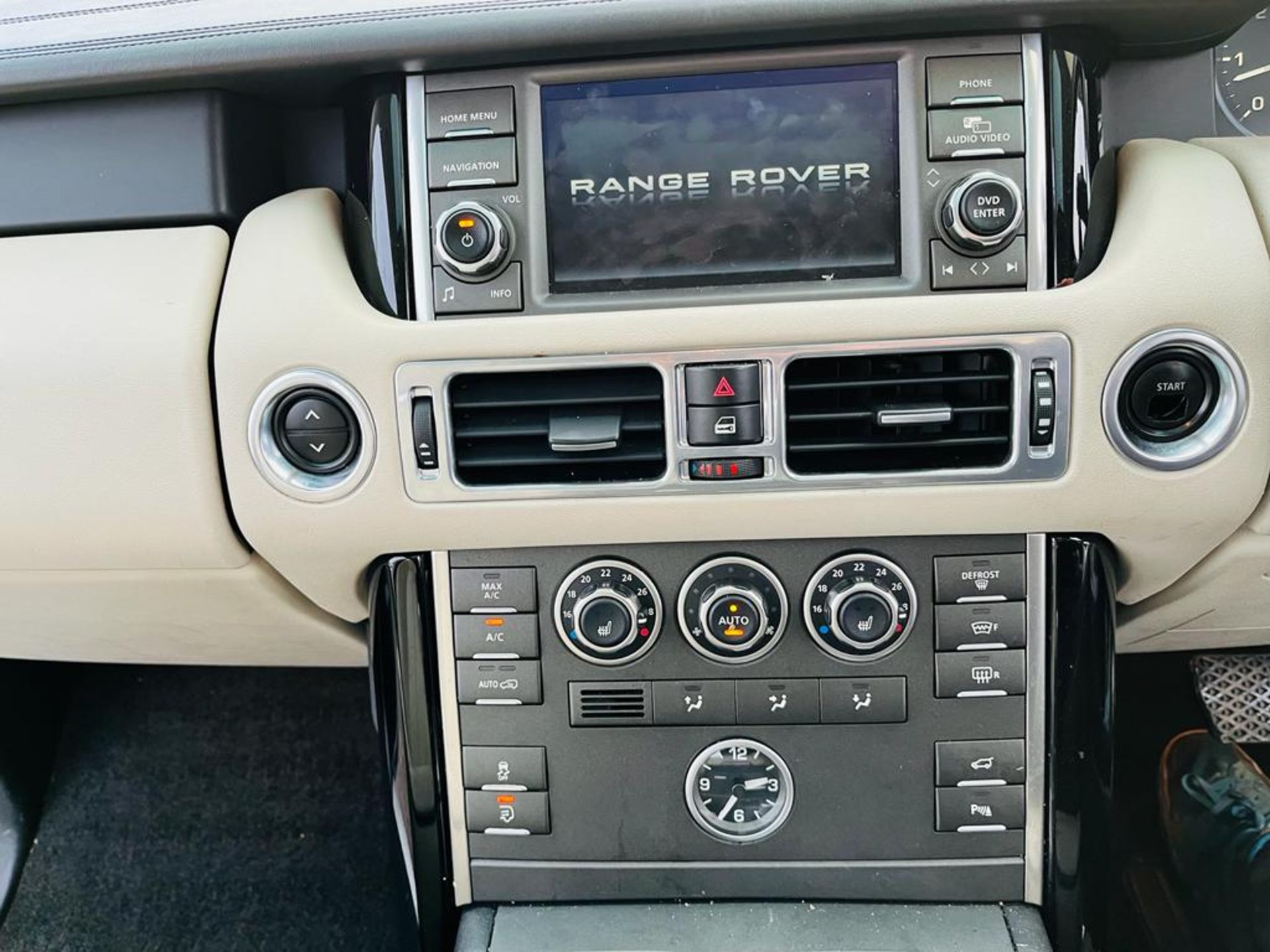 ** ON SALE ** Land Rover Range Rover Vogue 4.4 TDV8 Auto 2011 '11 Reg' - Sat Nav - A/C - 4WD - Image 20 of 37