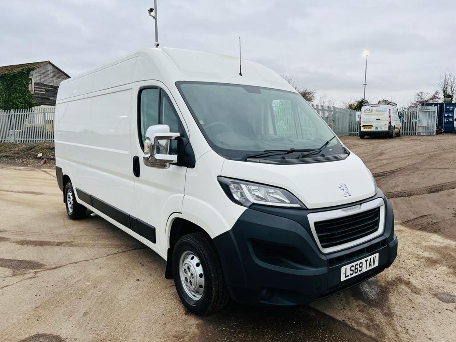 ** ON SALE ** Peugeot Boxer 2.2 BlueHDI 140 L3 H2 Professional 335 2019 '69 Reg' Sat Nav - A/C