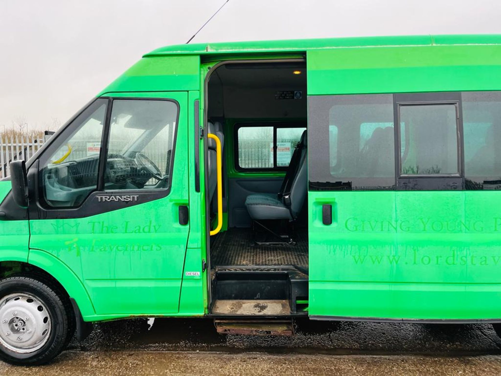 ** ON SALE ** Ford Transit TDCI 100 RWD 17 Seater Minibus Extended Frame 2.4 2006 '56 Reg' - Image 6 of 30