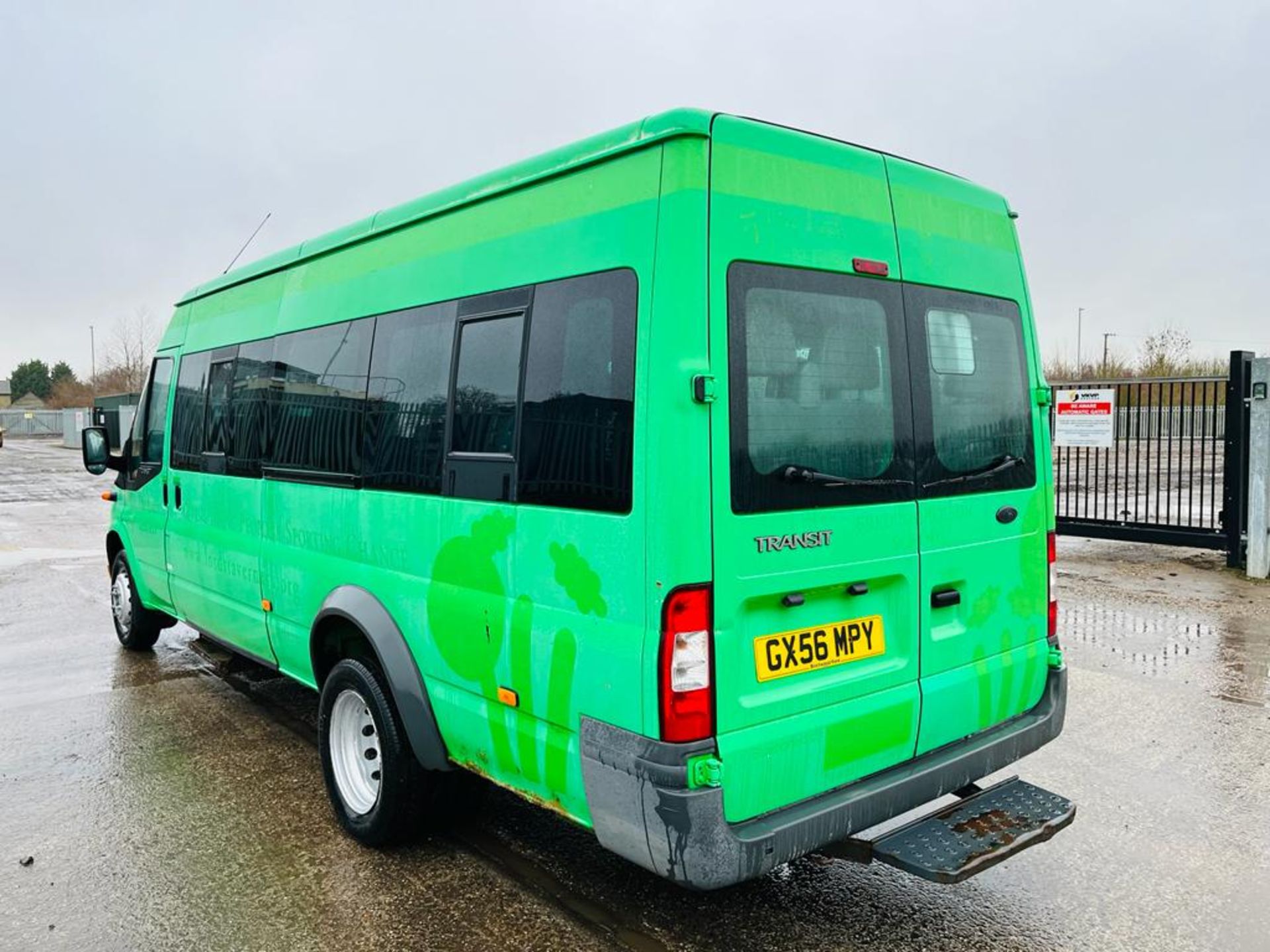 ** ON SALE ** Ford Transit TDCI 100 RWD 17 Seater Minibus Extended Frame 2.4 2006 '56 Reg' - Image 9 of 30