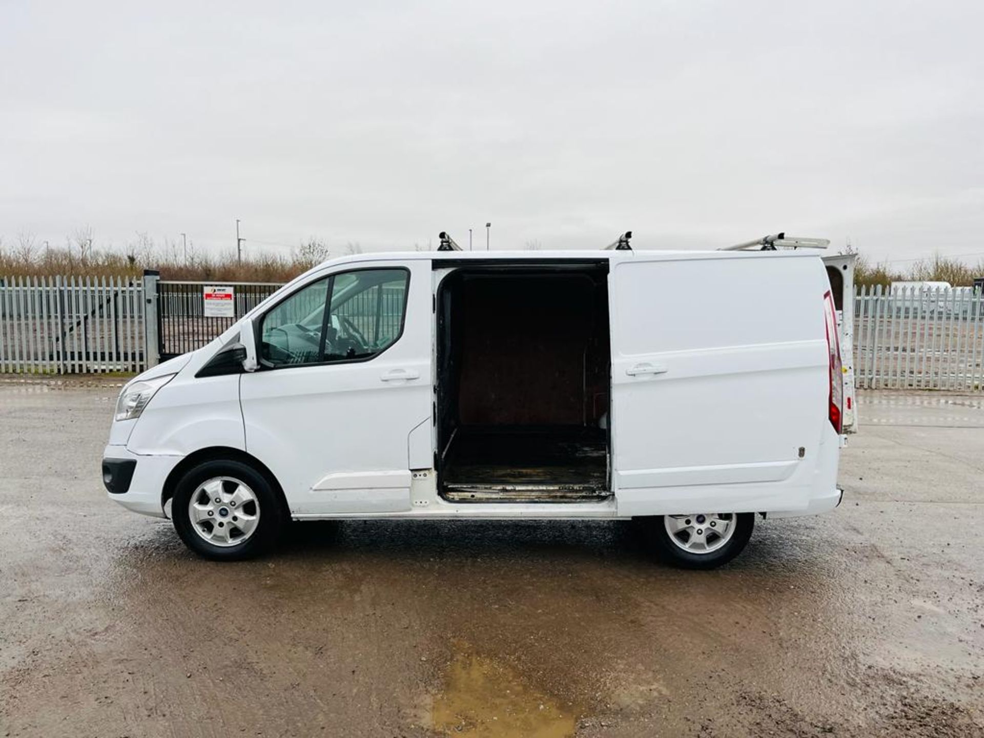 ** ON SALE ** Ford Transit Custom 2.0 TDCI 130 270 L1 H1 Limited 2017 '66 Reg'ULEZ Compliant-No Vat - Image 5 of 29