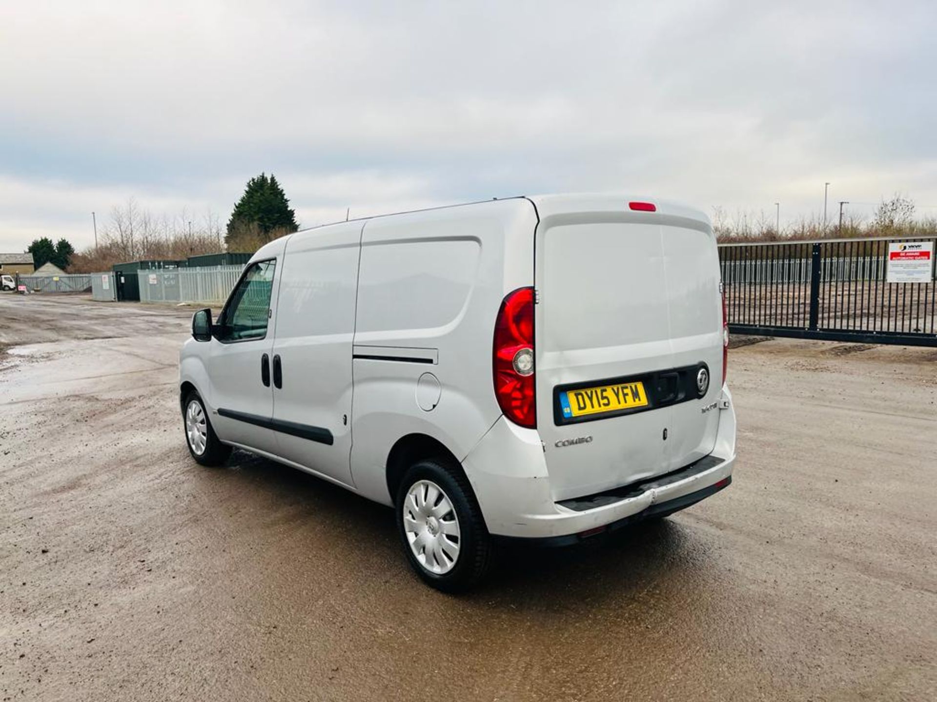 ** ON SALE ** Vauxhall Combo 1.6 CDTI 105 2300 Sportive LWB 2015 '15 Reg' - Panel Van - No vat - Image 8 of 31