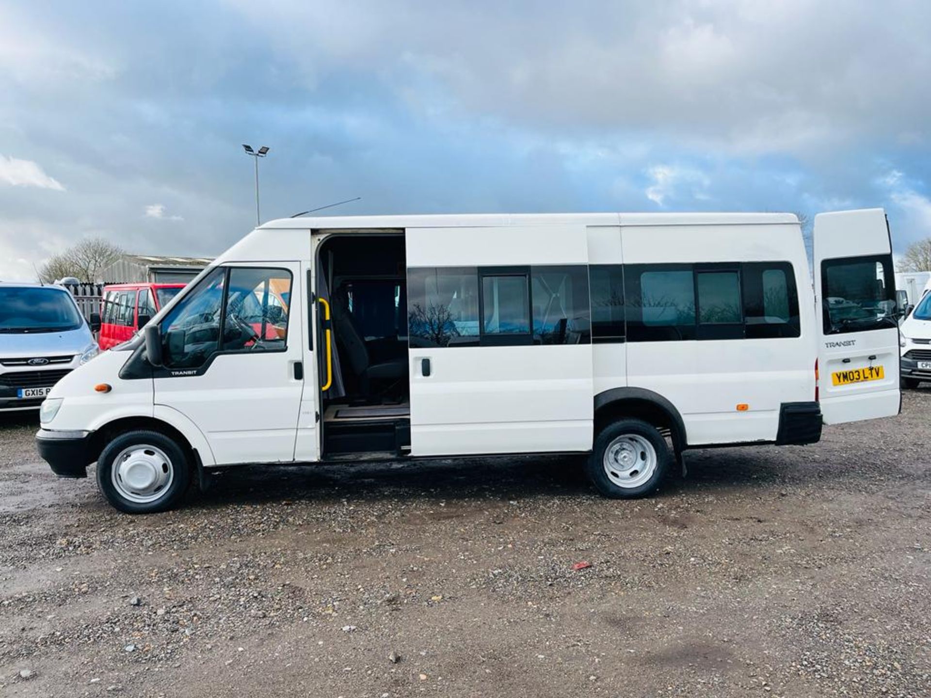 ** ON SALE ** Ford Transit 2.4 TDI Camper conversion 2003 '03 Reg' RWD - Twin Rear Axle - Image 5 of 33