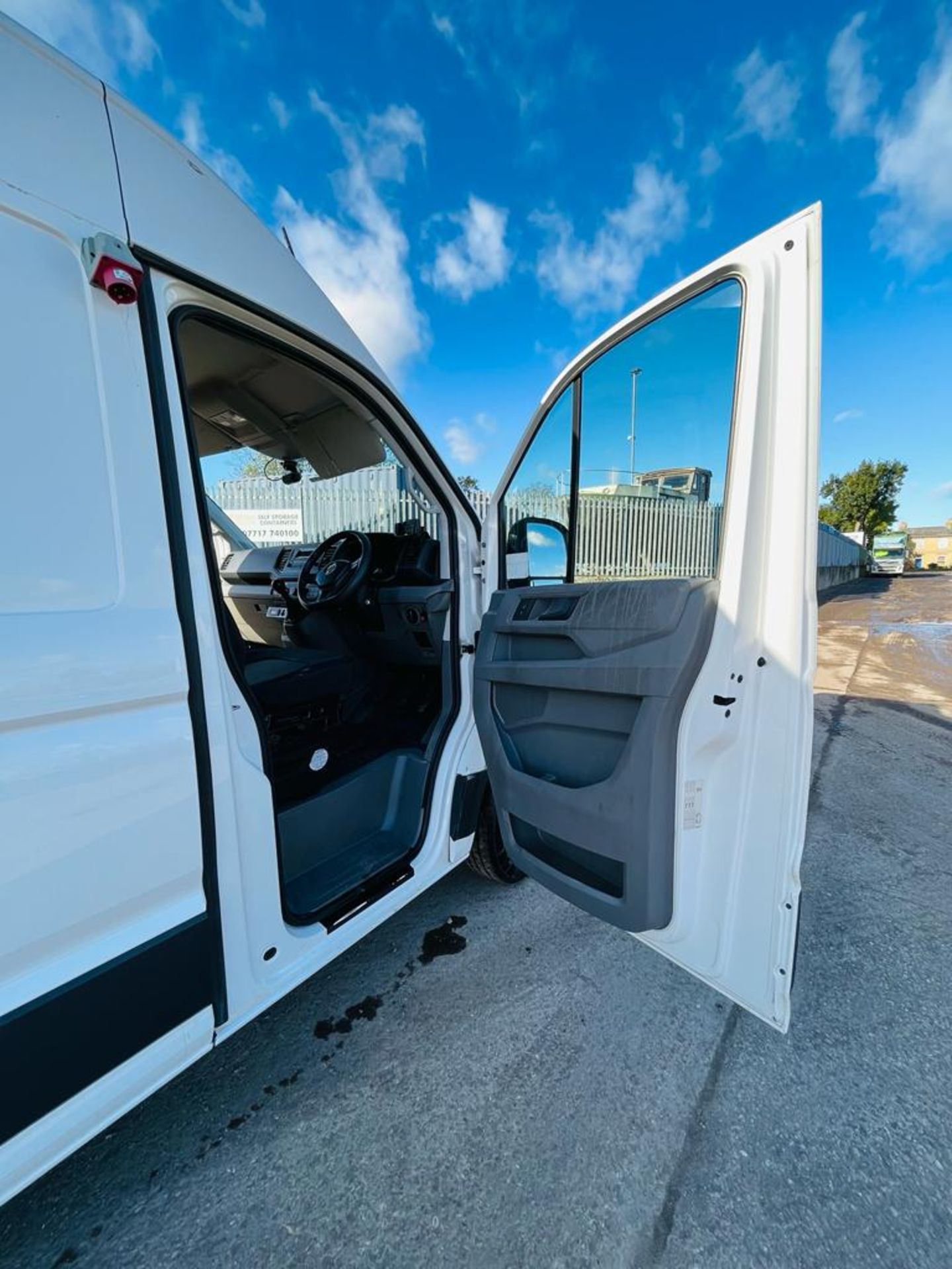 Volkswagen Crafter CR35 Startline TDI 140 2017 "67 Reg" - Fridge Freezer - Image 14 of 27