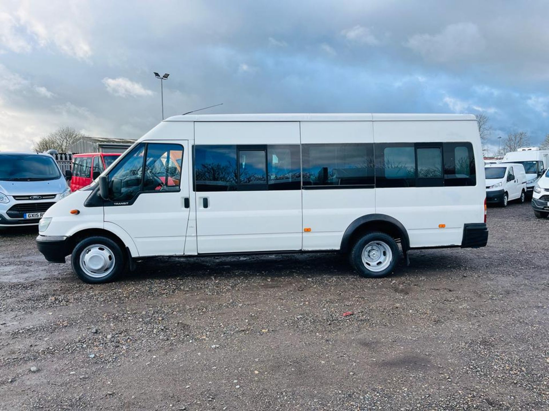 ** ON SALE ** Ford Transit 2.4 TDI Camper conversion 2003 '03 Reg' RWD - Twin Rear Axle - Image 4 of 33