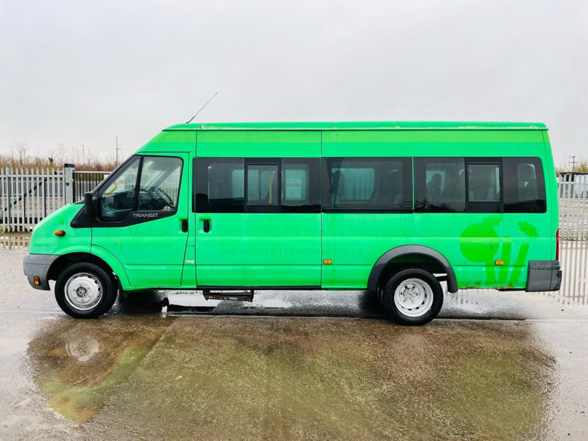 ** ON SALE ** Ford Transit TDCI 100 RWD 17 Seater Minibus Extended Frame 2.4 2006 '56 Reg' - Image 4 of 30