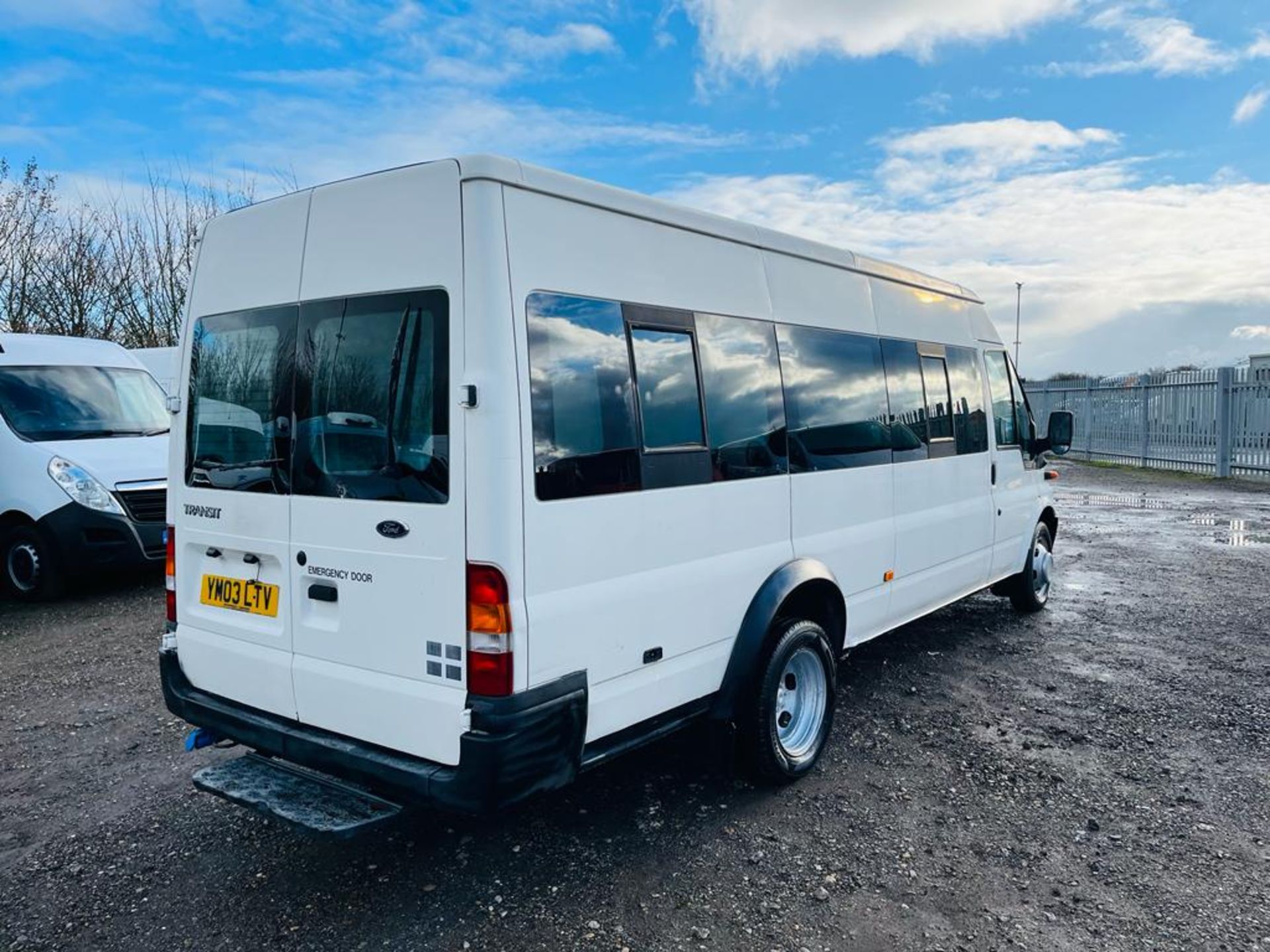 ** ON SALE ** Ford Transit 2.4 TDI Camper conversion 2003 '03 Reg' RWD - Twin Rear Axle - Image 10 of 33