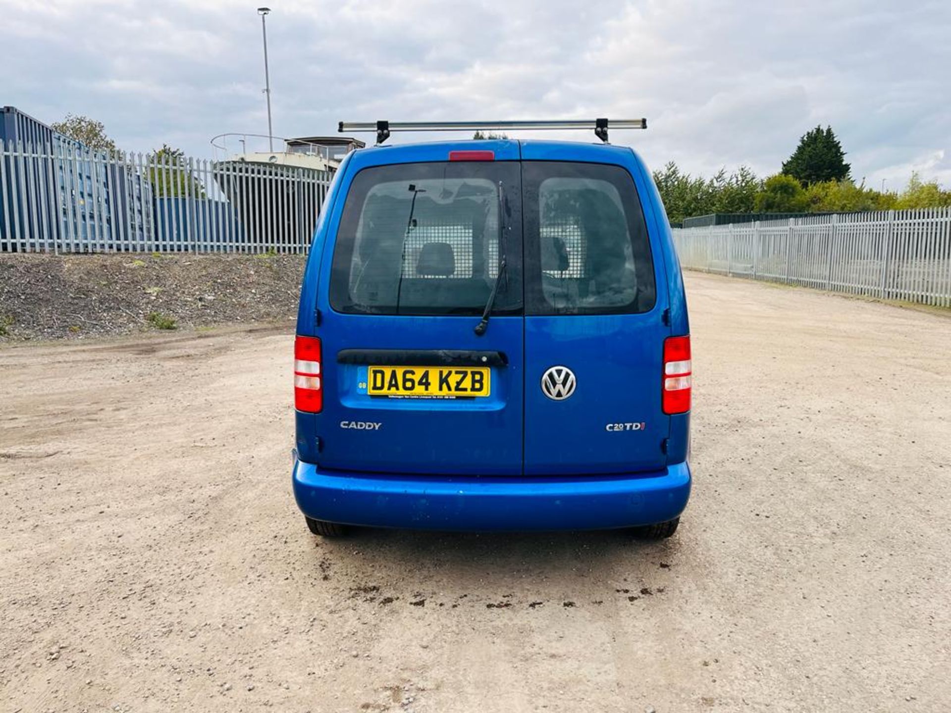 ** ON SALE ** Volkswagen Caddy C20 1.6 TDI 102 Highline 2014 (64 Reg) - No Vat - A/C - Image 6 of 24