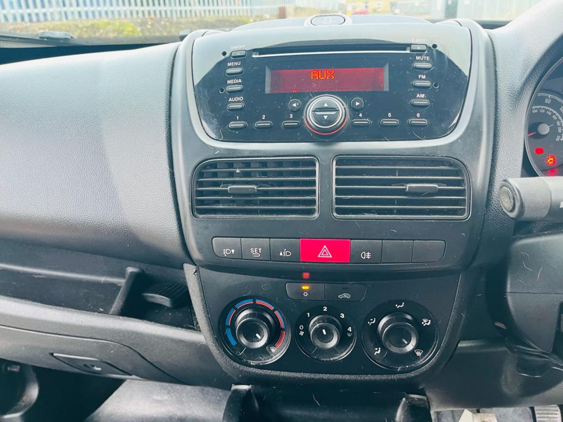 ** ON SALE ** Vauxhall Combo 1.6 CDTI 105 2300 Sportive LWB 2015 '15 Reg' - Panel Van - No vat - Image 23 of 31