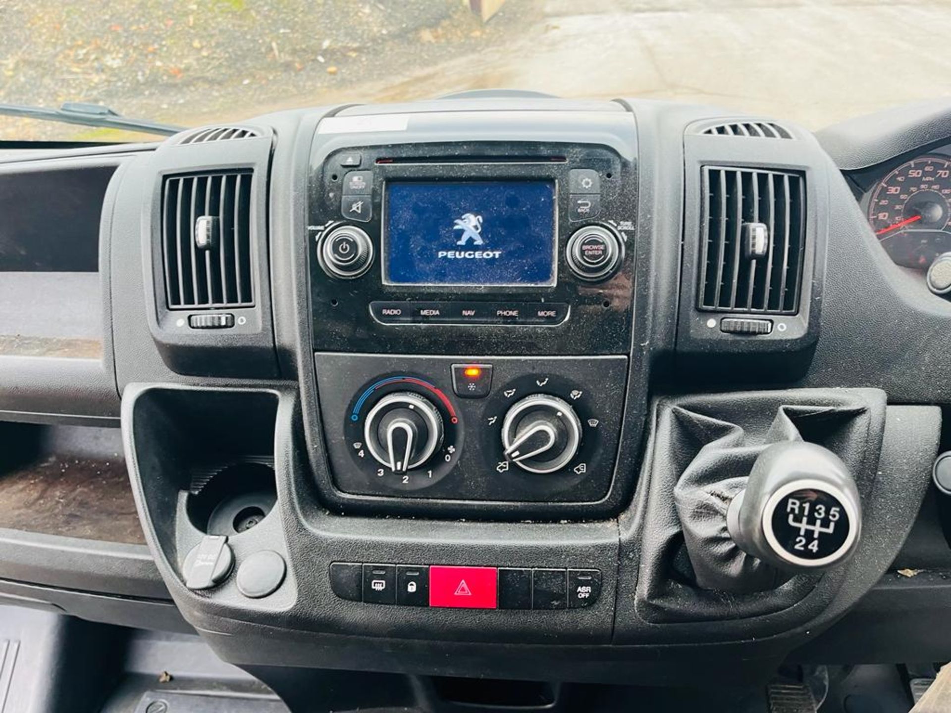 ** ON SALE ** Peugeot Boxer 335 2.0 BlueHDI 130 L3 H2 Professional 2017 '67 Reg' Sat Nav - A/C - Image 21 of 28