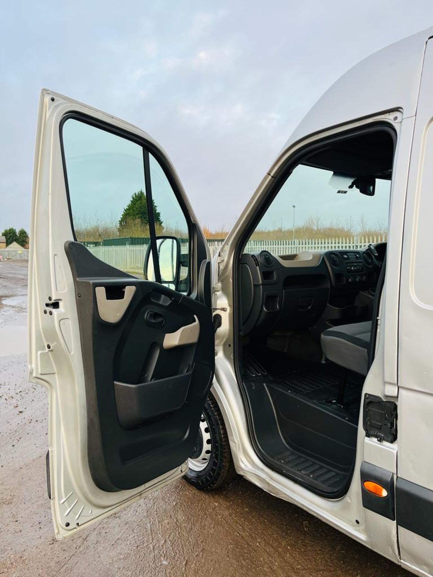 Renault Master 2.3 DCI LM35 FWD 3.5T 125 2013 '13 Reg' - GAH Fridge / Freezer - No Vat - Image 22 of 28