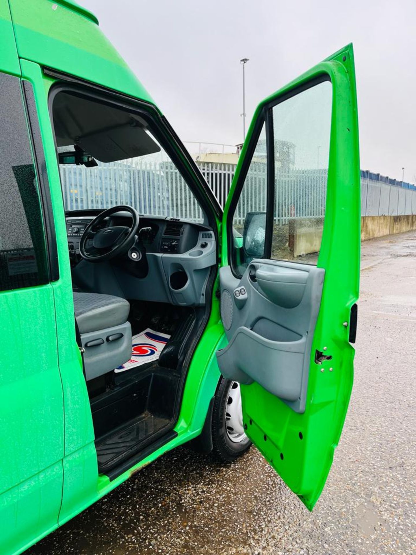 ** ON SALE ** Ford Transit TDCI 100 RWD 17 Seater Minibus Extended Frame 2.4 2006 '56 Reg' - Image 16 of 30