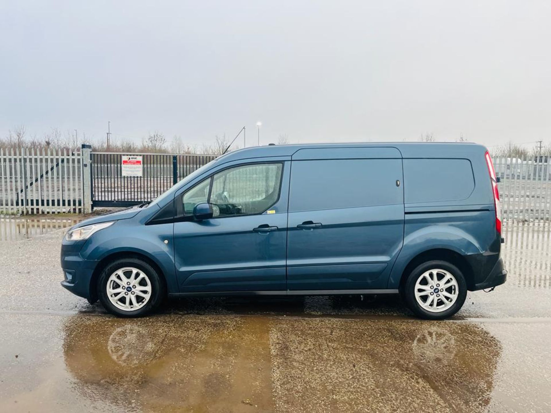 ** ON SALE ** Ford Transit Connect Limited 240 TDCI L2 H1 120 1.5 EcoBlue LWB 2019 '19 Reg' - Image 4 of 27