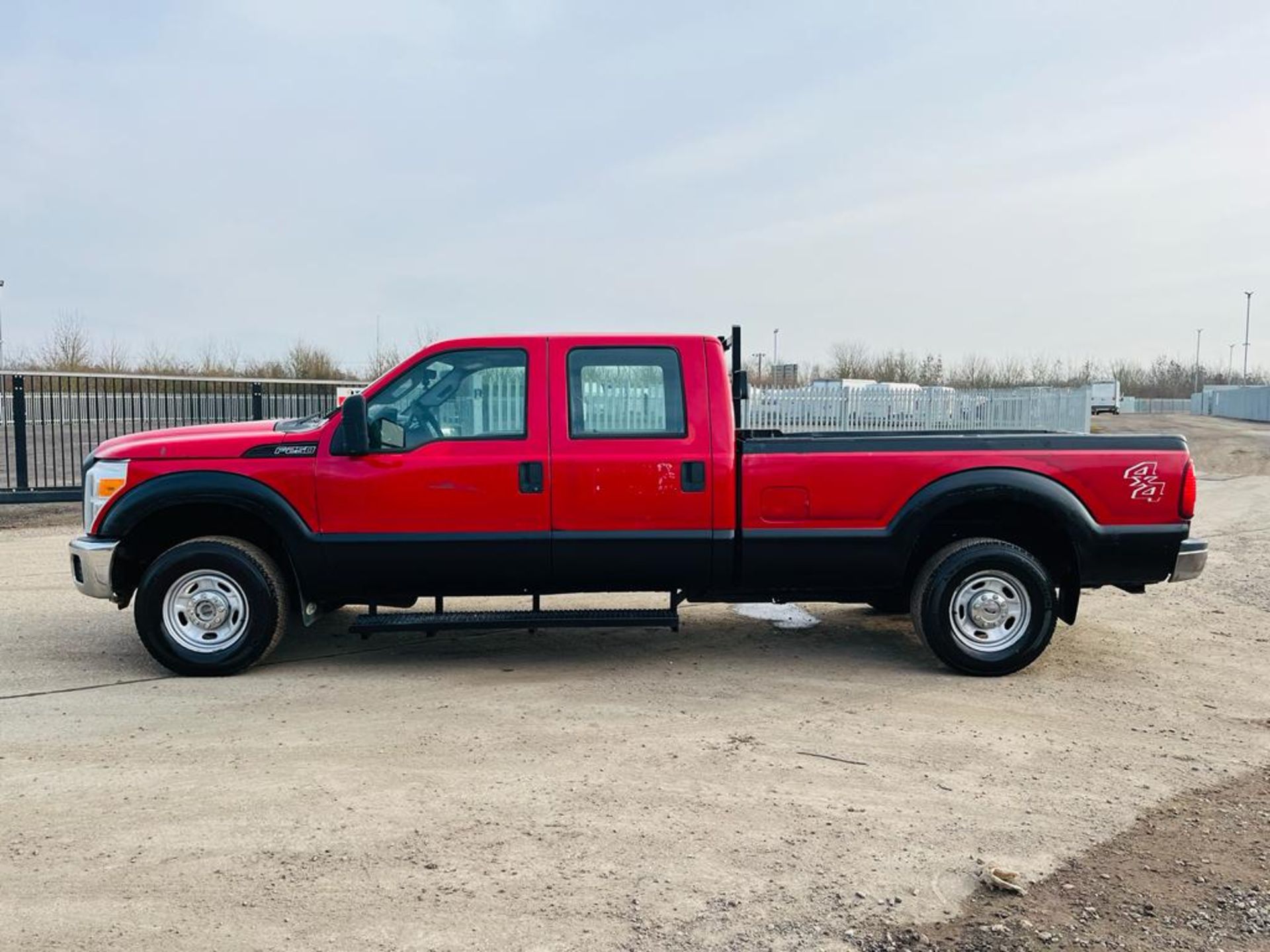 Ford F250 Super Duty XL 6.2L V8 SRW 4WD CrewCab '2012 Year' - A/C - Fresh Import - ULEZ Compliant - Image 4 of 25