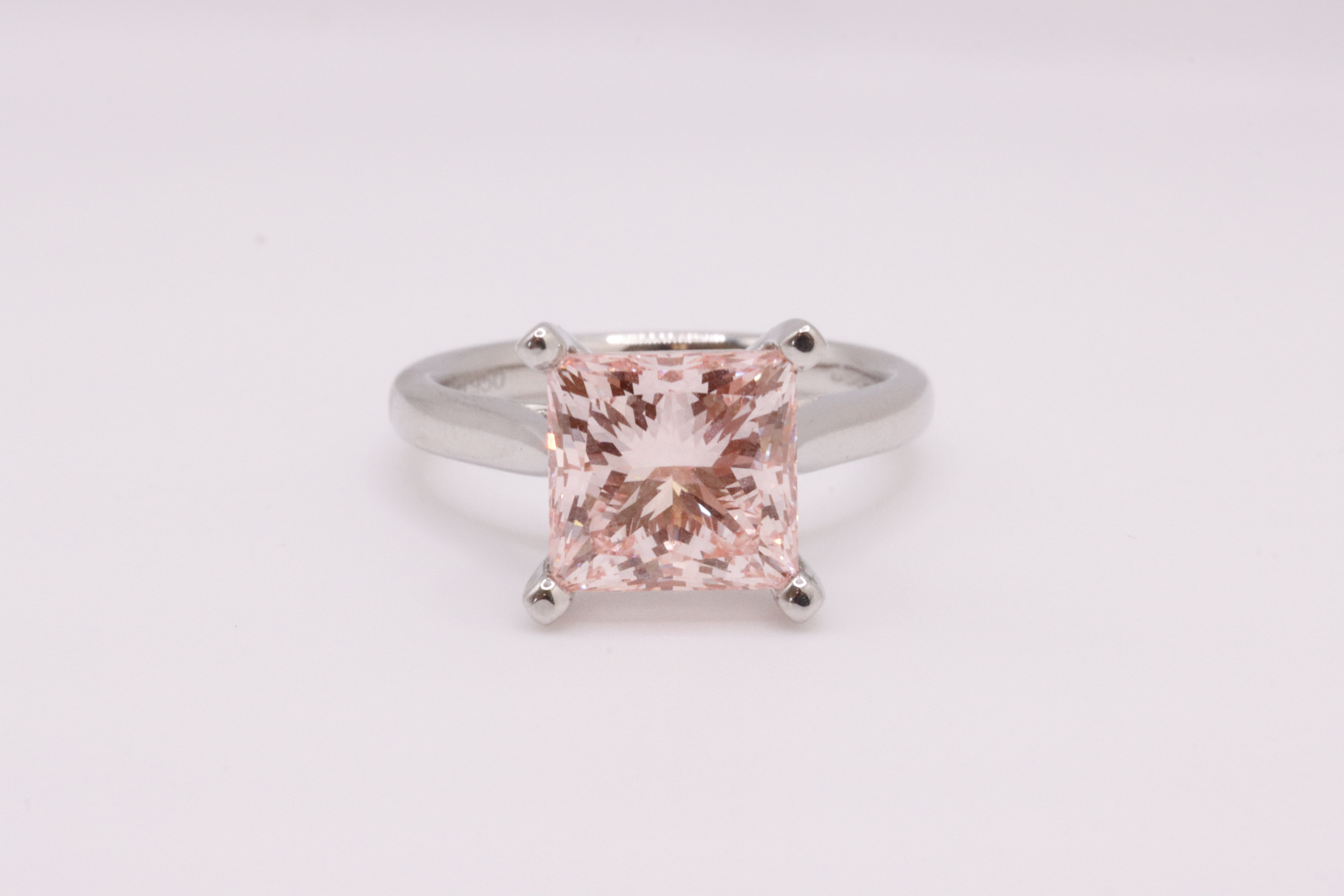 Princess Cut Diamond Fancy Pink Colour VVS2 Clarity 4.02 Carat EX EX Platinum Ring - IGI LG582359086 - Image 7 of 9
