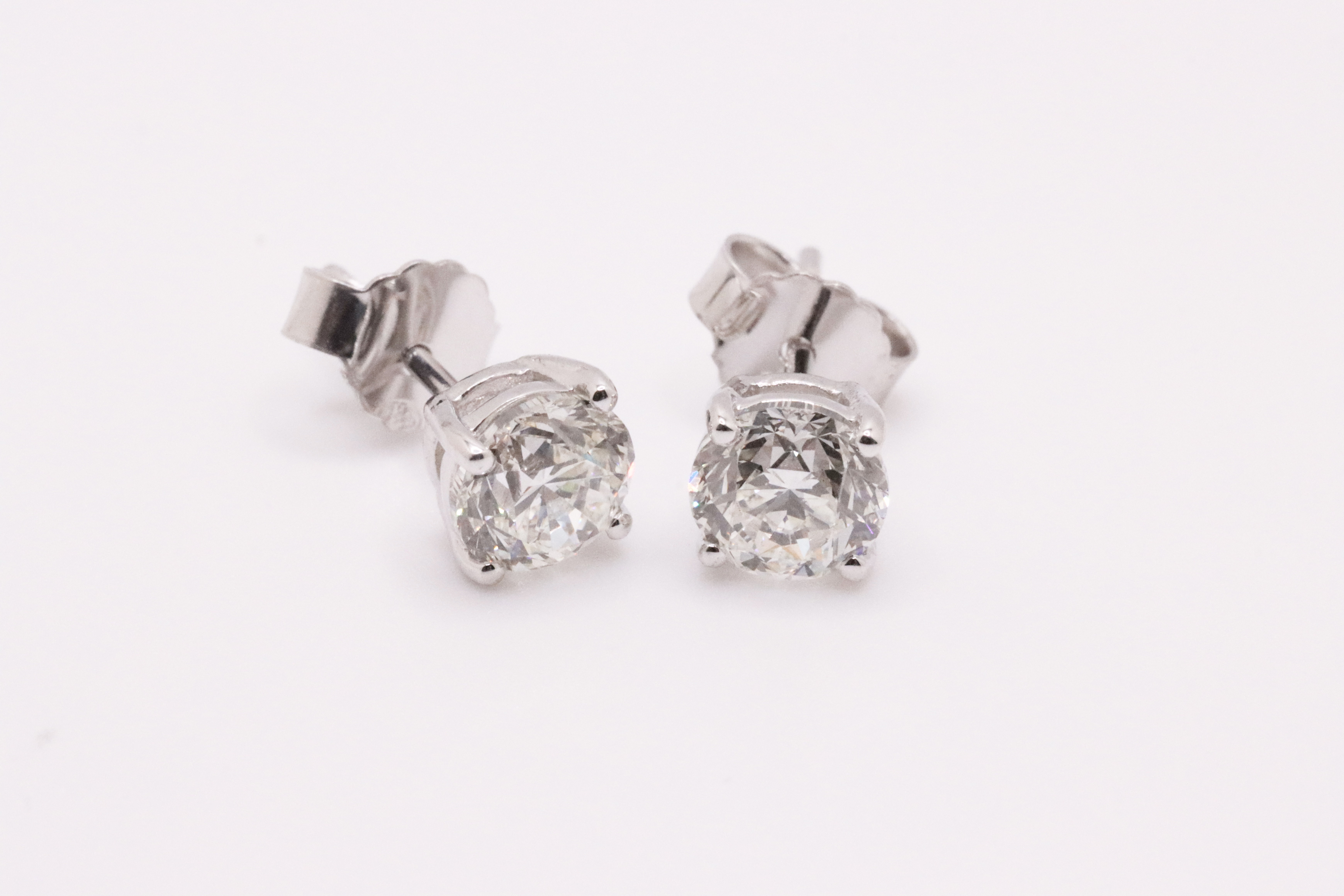 Round Brilliant Cut Natural Diamond 2.00 Carat H Colour VS2 Clarity White Gold Earrings - IGI - Image 3 of 10