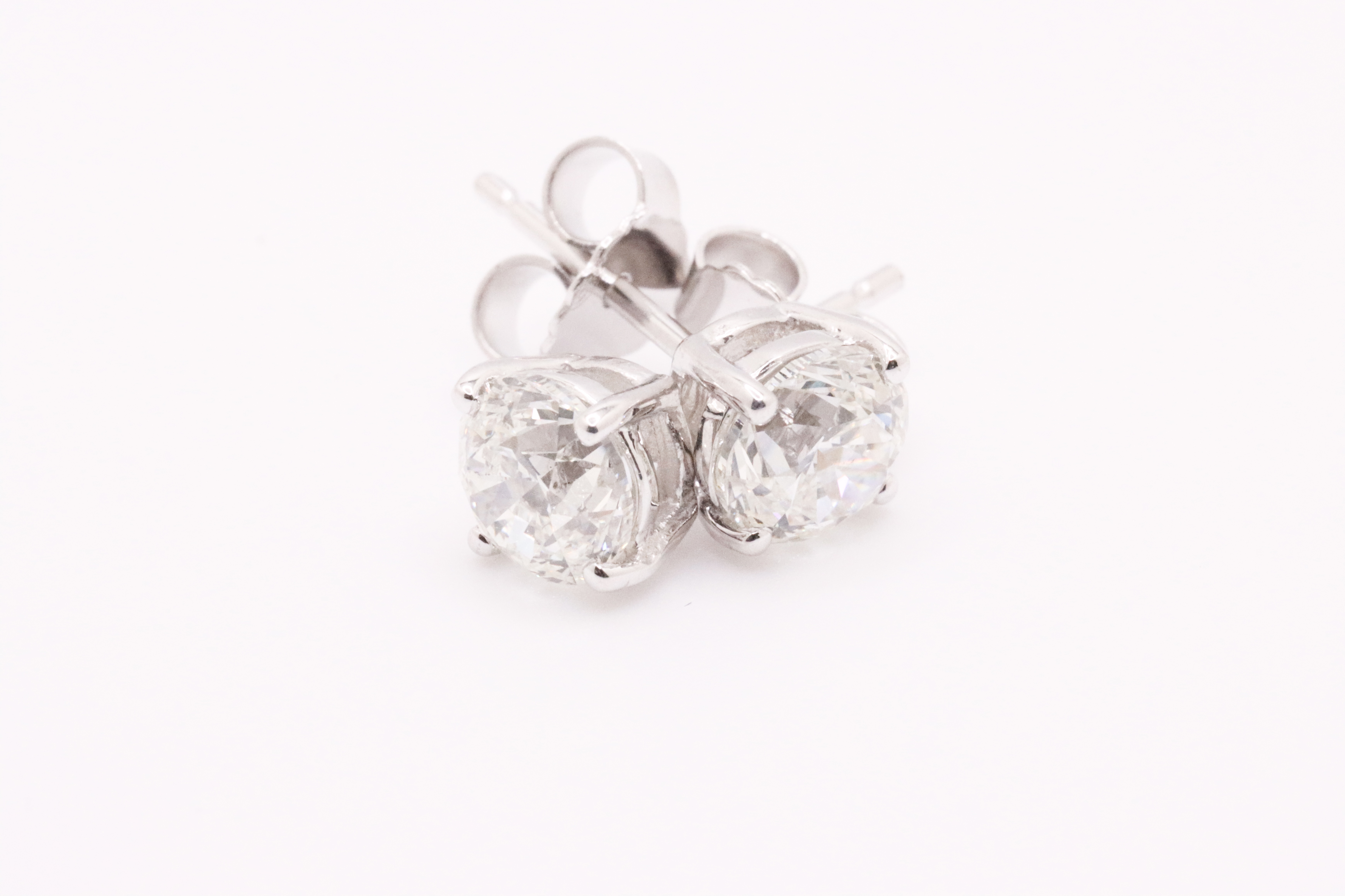 Round Brilliant Cut Natural Diamond 2.00 Carat H Colour VS2 Clarity White Gold Earrings - IGI - Image 4 of 10