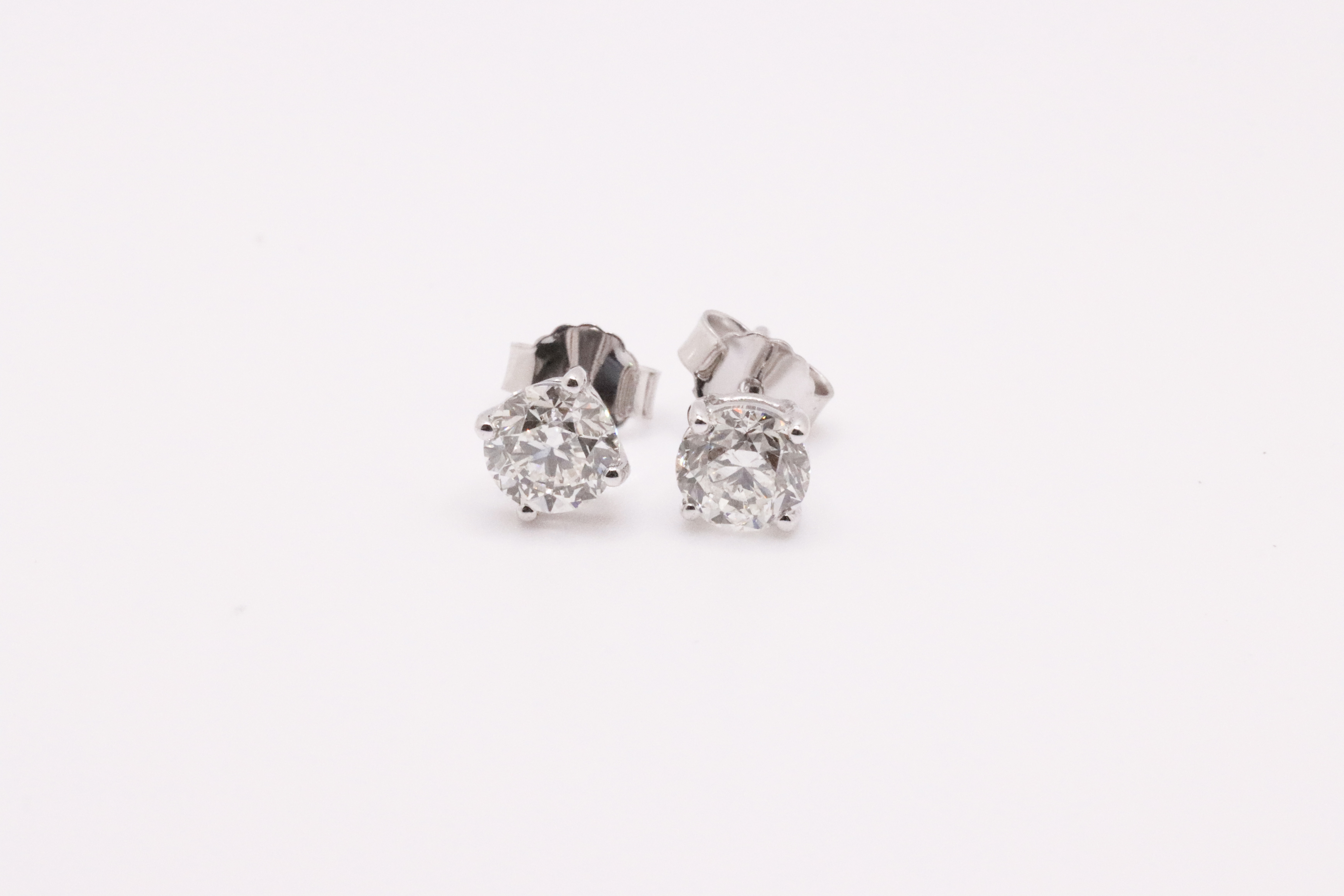 Round Brilliant Cut Natural Diamond 2.00 Carat H Colour VS2 Clarity White Gold Earrings - IGI - Image 5 of 10