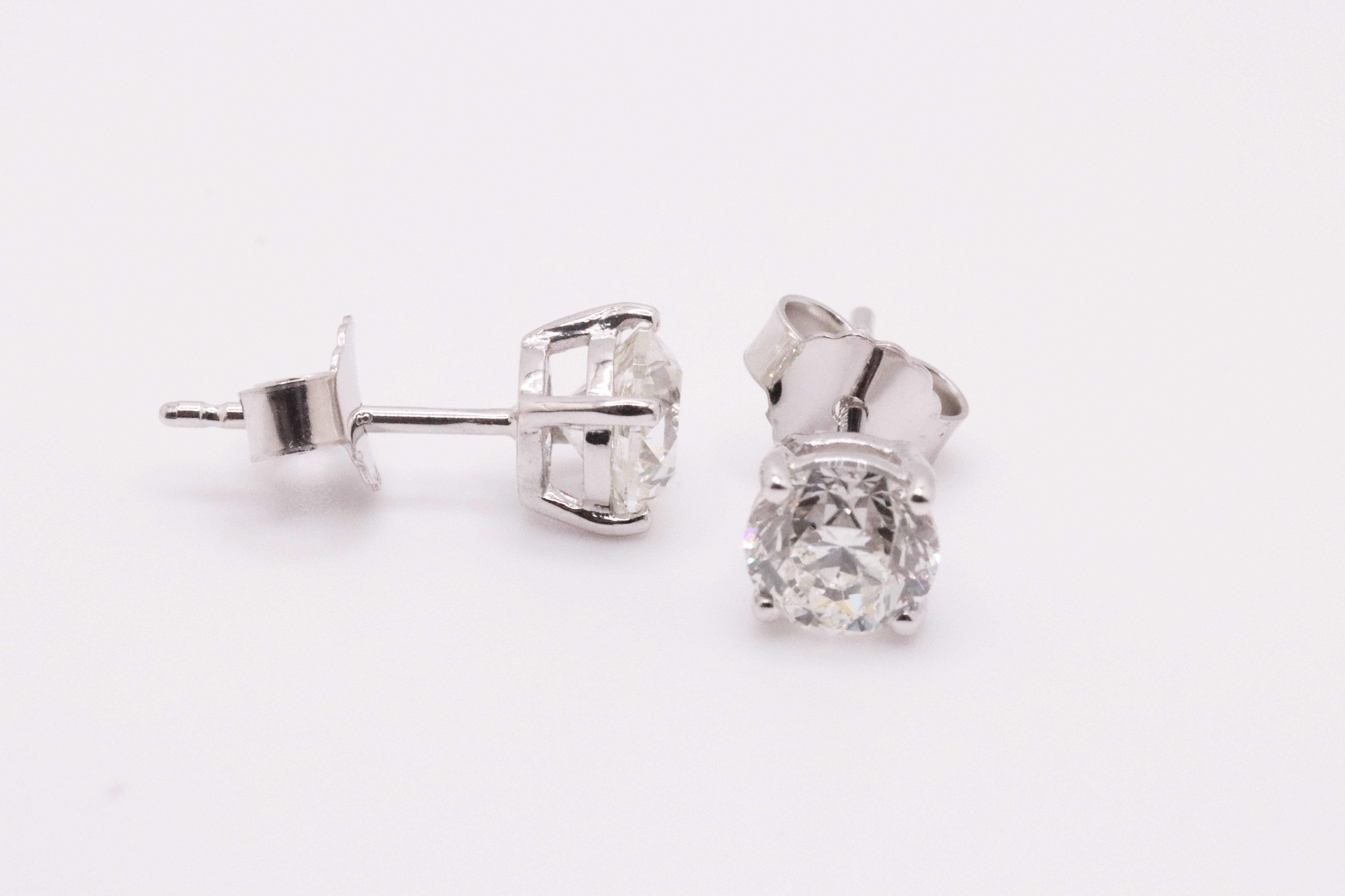 Round Brilliant Cut Natural Diamond 2.00 Carat H Colour VS2 Clarity White Gold Earrings - IGI - Image 7 of 10