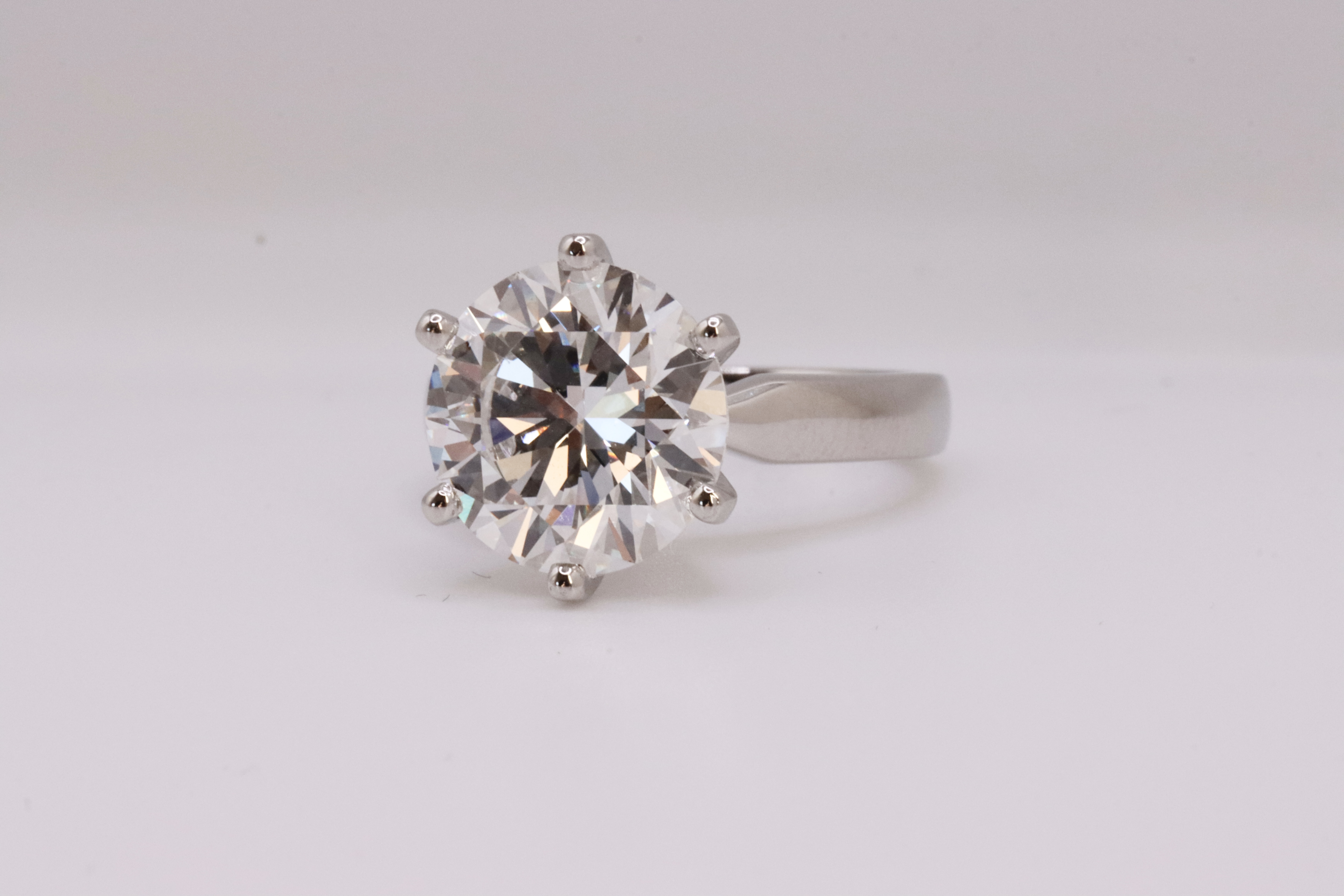 Round Brilliant Cut Diamond F Colour VVS2 Clarity 5.50 Carat ID EX Platinum Ring - LG594343929 - IGI - Image 3 of 8