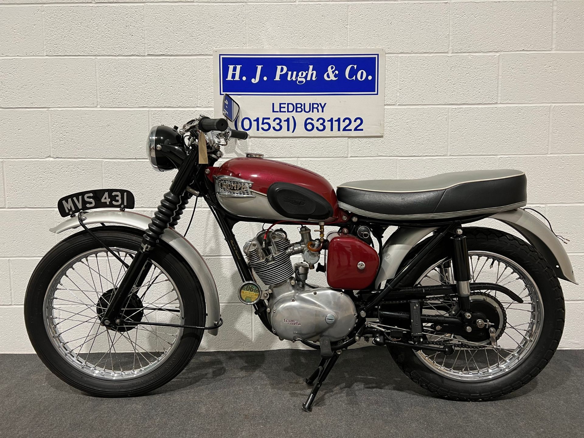 Triumph Tiger cub motorcycle. 1961. 199cc. Frame no. T-76741 Engine no. T2076741 Property of a - Image 5 of 7