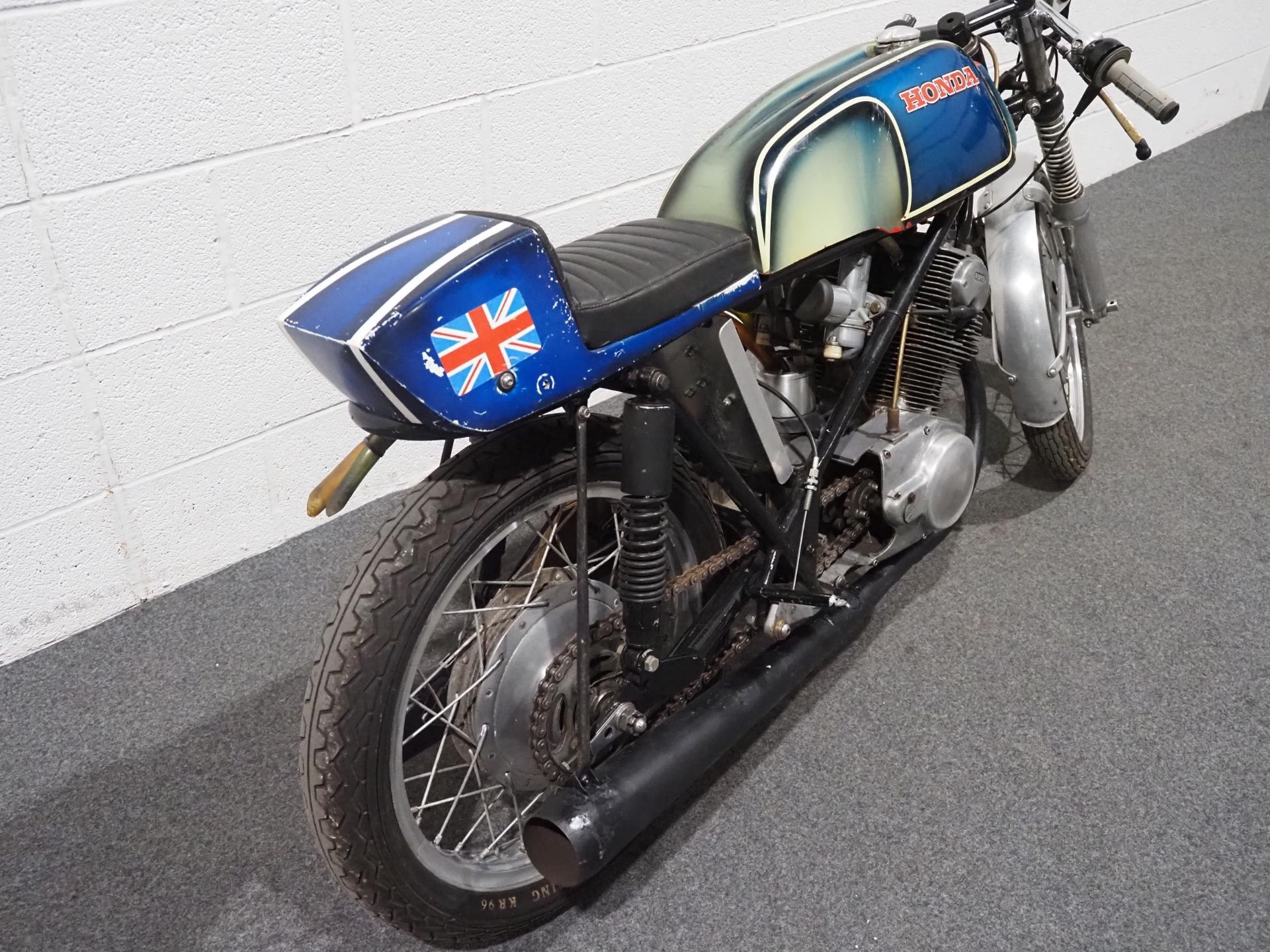 Honda CB72 race bike in Seely type frame with Norton forks and electronic ignition. Was being - Image 3 of 5