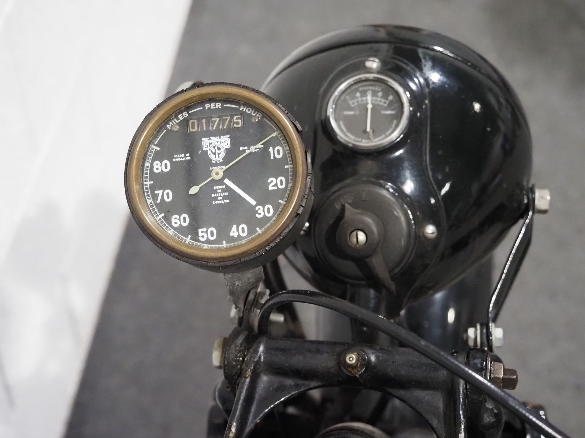 Royal Enfield CO exWD. 1939. 350cc Engine no. 19302 Starts and runs well, very good condition. - Image 4 of 6