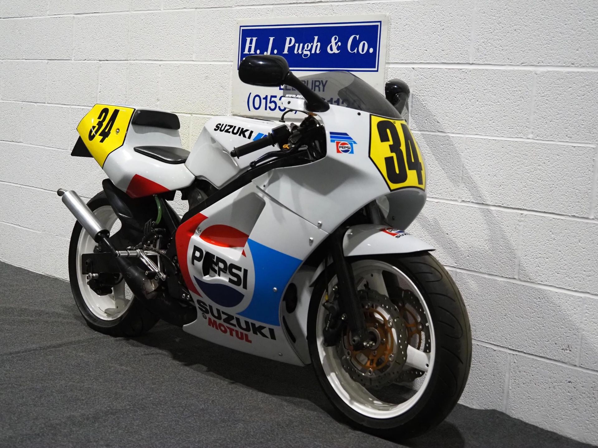 Suzuki RGV250 racing bike. 1989. 249cc. Recently restored, VJ21A model, Jolly Lolly exhausts, Nitron - Image 3 of 7